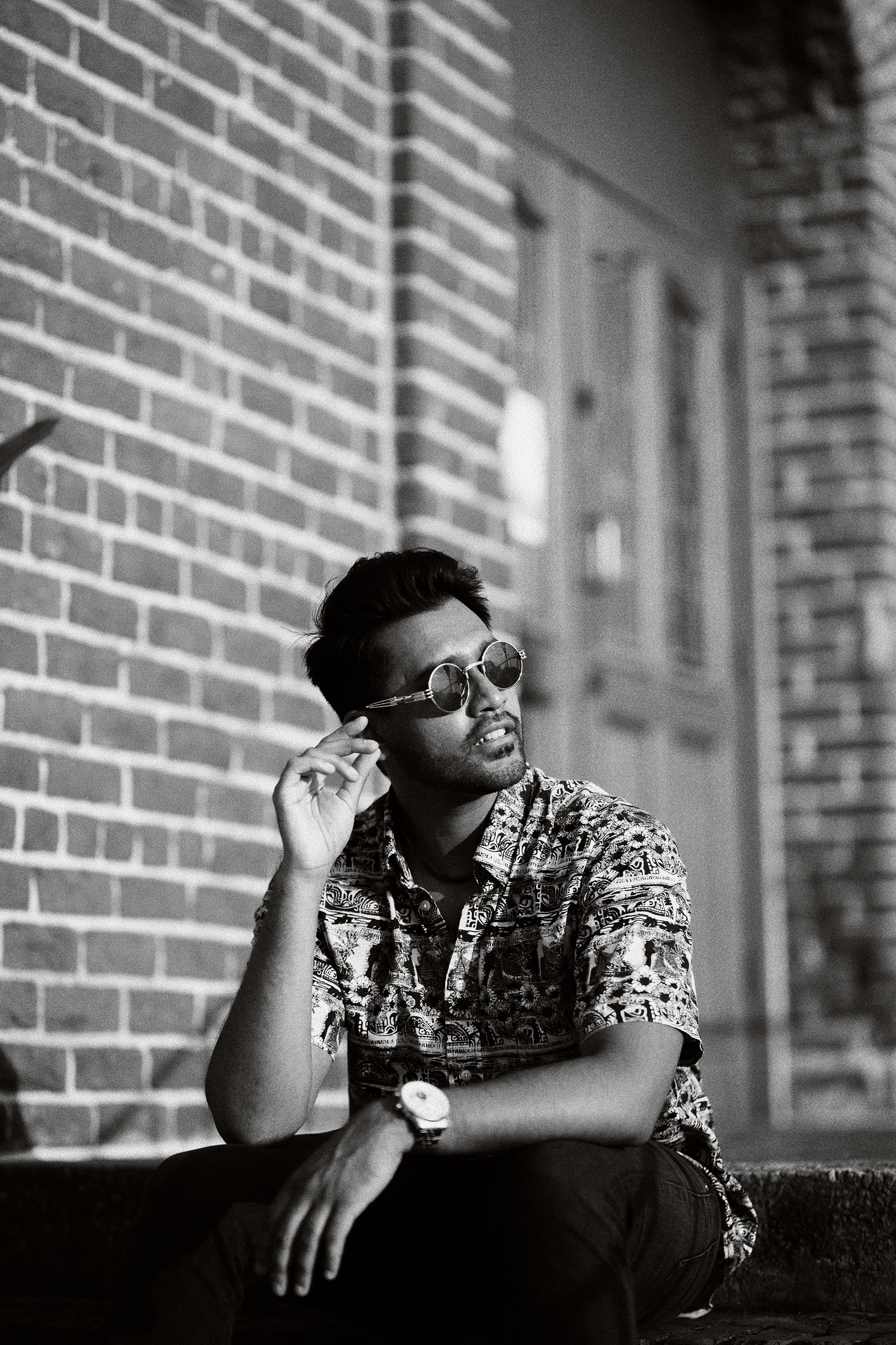 ZZZ_RTAIEFUR_01_BLK_WHT.jpg