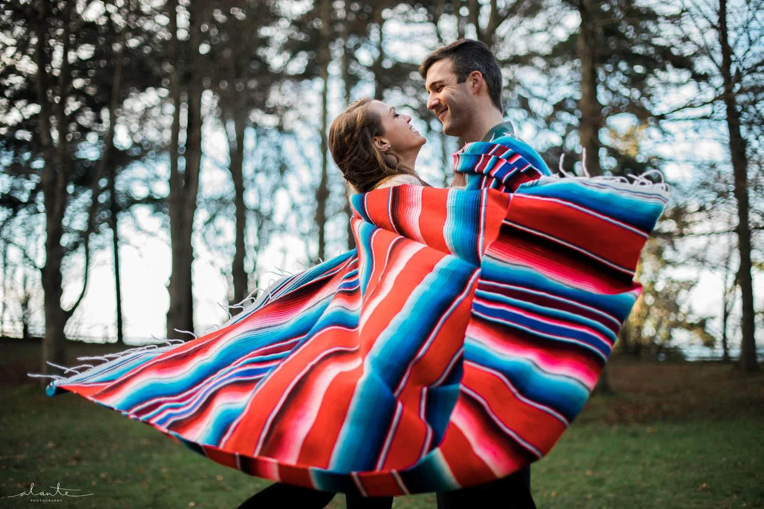 Colorful Blanket Prop in Seattle Engagement Photos by http://www.alantephotography.com