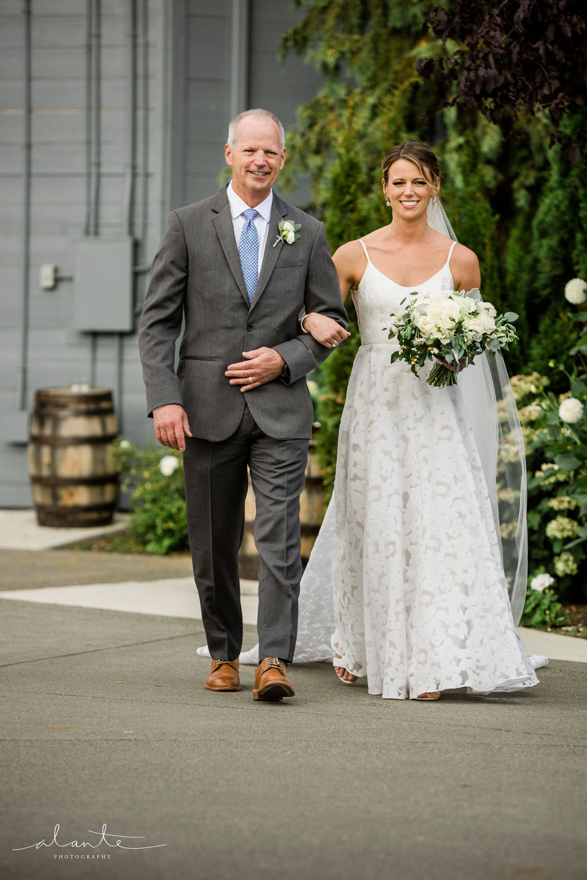 Alante-Photography-Seattle-Washington-Wedding-Dockside-Dukes-Lake-Union-109.jpg