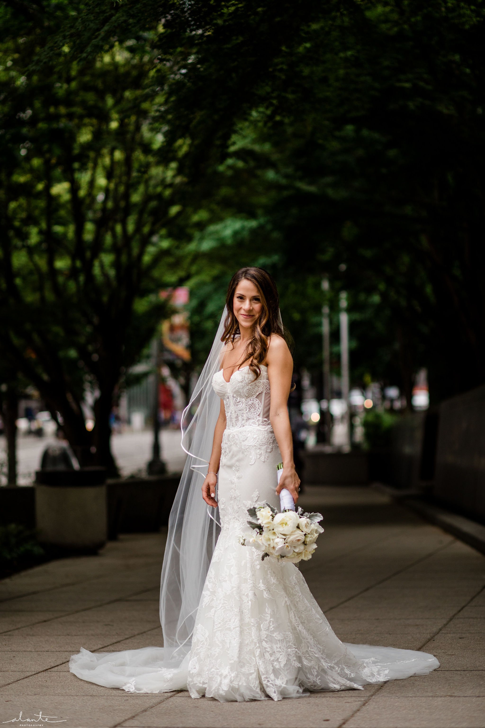Alante-Photography-Seattle-Washington-Benaroya-Hall-Wedding-012.jpg