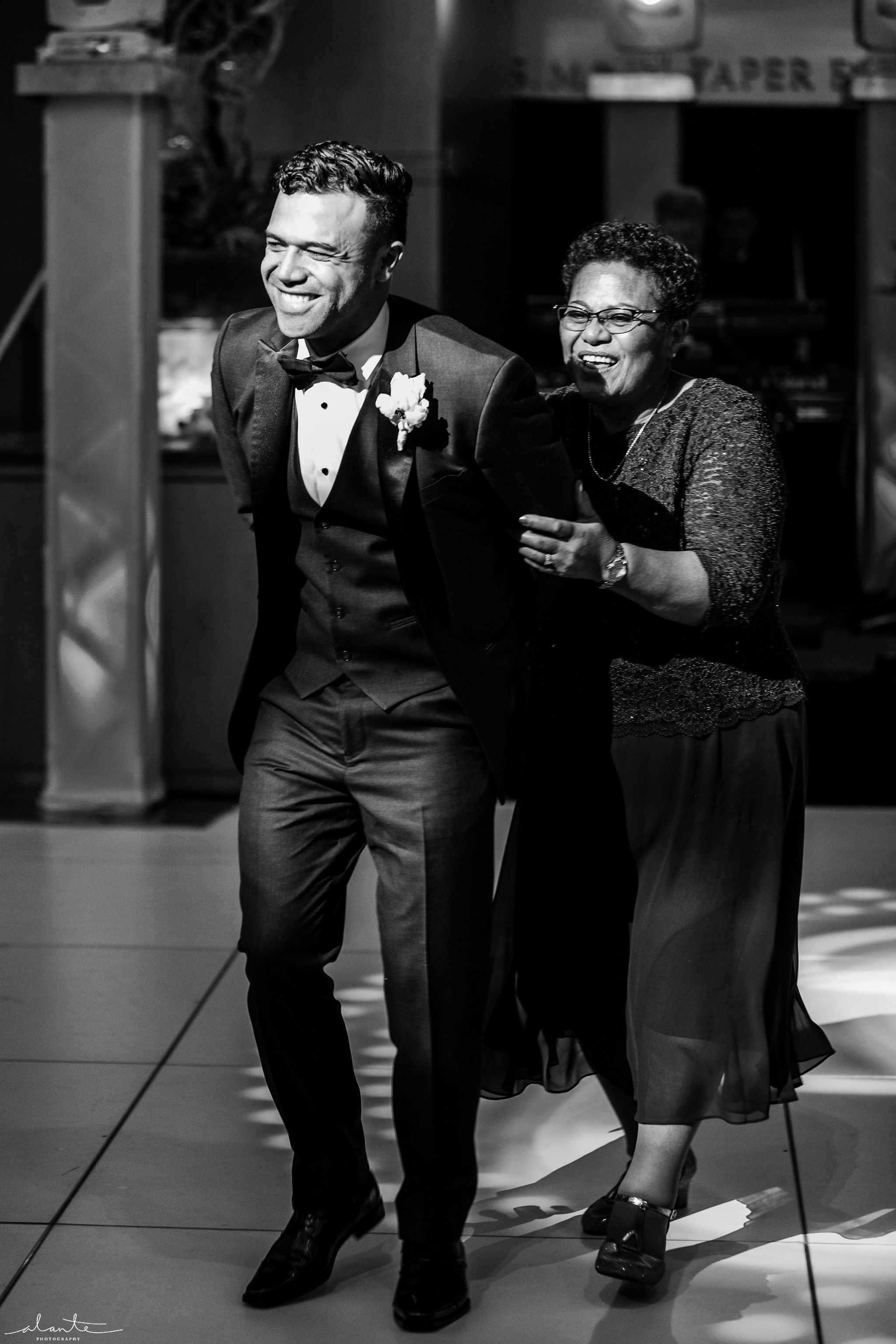 Alante-Photography-Seattle-Washington-Benaroya-Hall-Wedding-081.jpg