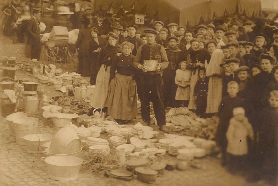 A flea market, circa 1910, from "The Other Paris." (FSG)