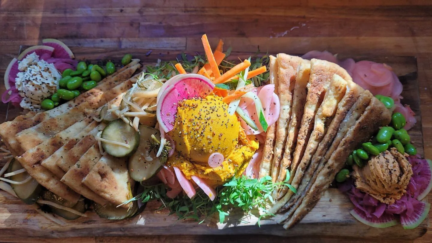 Plant food picnic is always a stunner 🤩

#vegan #foxandfig #veganrestaurant #plantbased #lattes #latteart #cafe #coffeeshop #shoplocal #savannah #foxyfamily #crualtyfree #veganfind #sustainable #local #savannahga