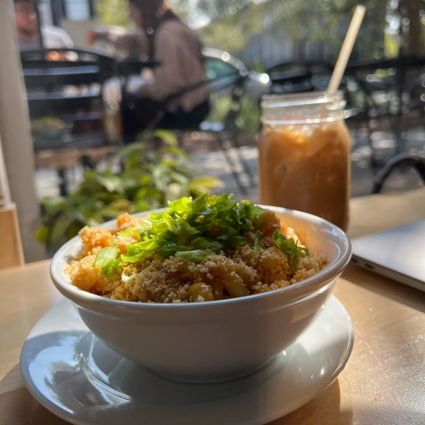 Chipotle mac coming in hoooot 😍

#vegan #foxandfig #veganrestaurant #plantbased #lattes #latteart #cafe #coffeeshop #shoplocal #savannah #foxyfamily #crualtyfree #veganfind #sustainable #local #savannahga #visitsavannah