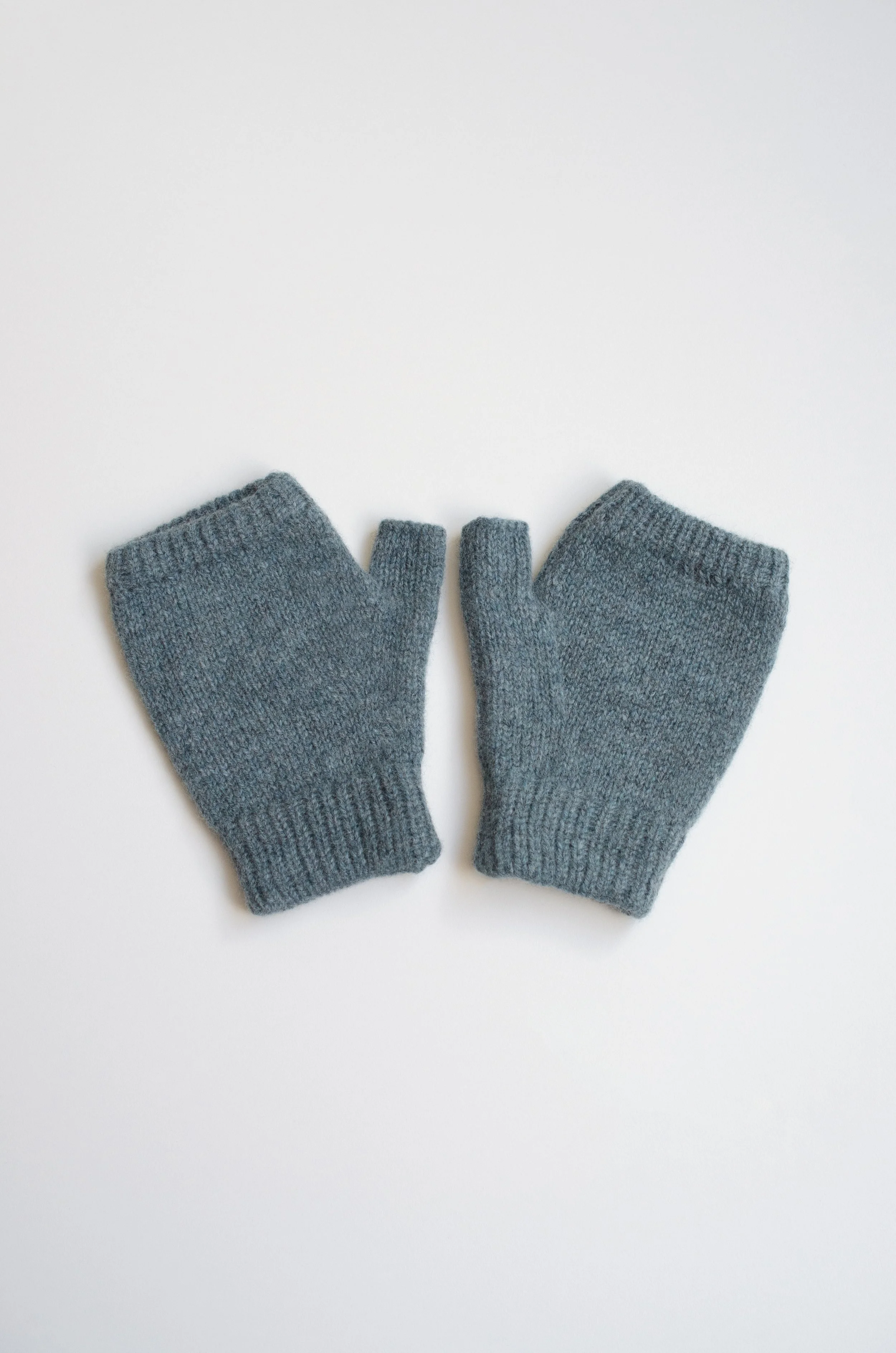 Callan Knit Glove Set 10.jpg