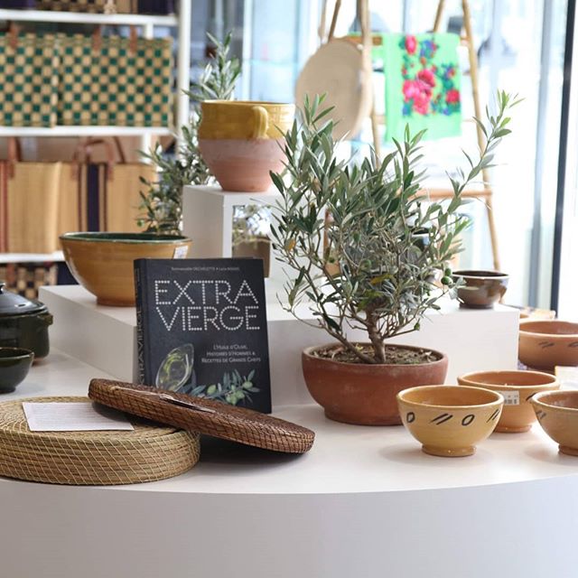 La collection d'objets pour la maison de @lalistetunisienne a fait le tour du monde et viens se poser &agrave; la biblioth&egrave;que de @institutdumondearabe pour une exposition vente ou vous pouvez retrouver les cr&eacute;ations de Laurence Touitou