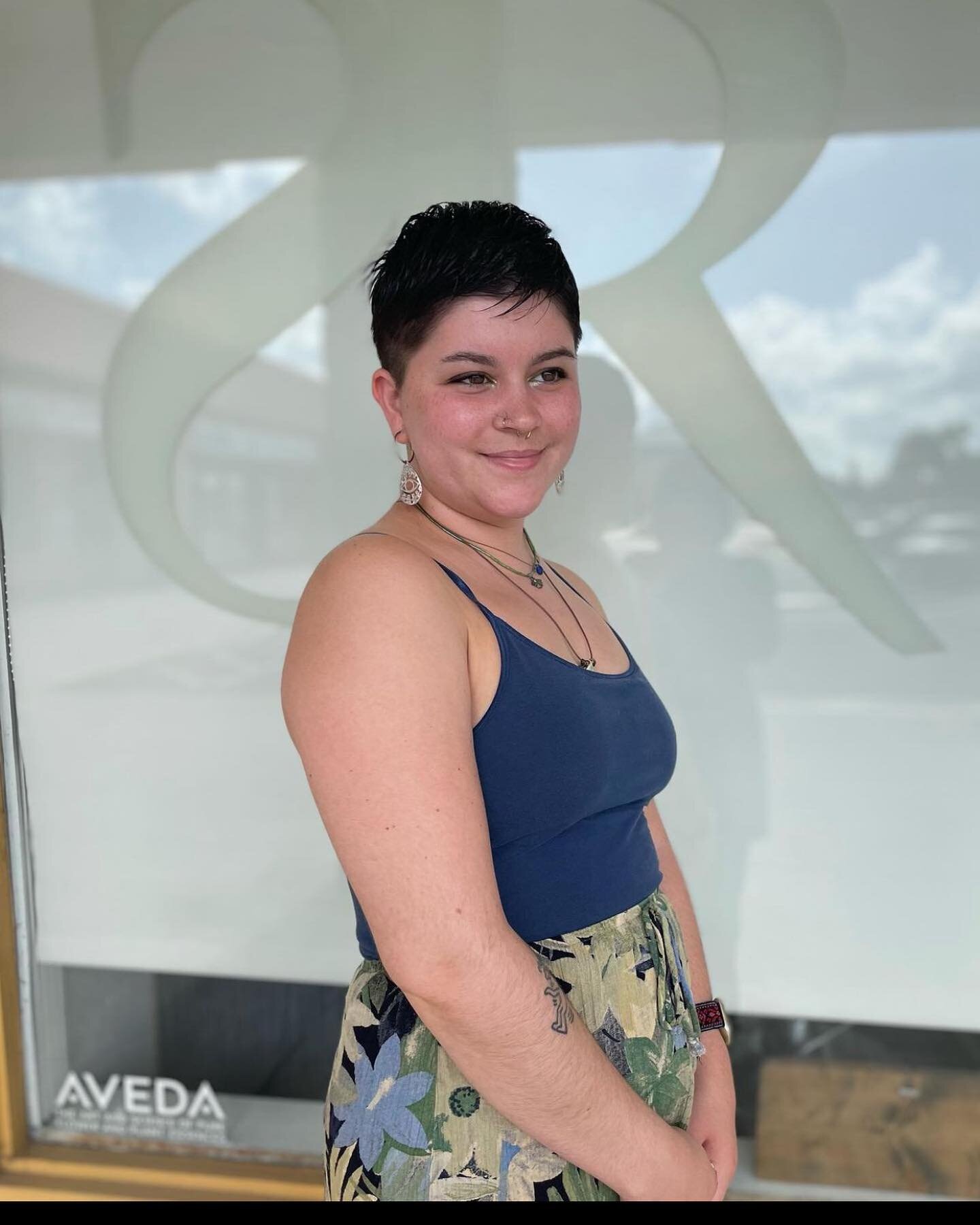 @boxdyebreakup gave this lovely client the perfect #shorthaircut, but her personality is what gave it life! 
#shorthair #hair #haircut #haircutsforwomen #haircutdesigns #hairstyles #hairstyle #hairideas #hairlove #bradenton #sarasota #bradentonhair #