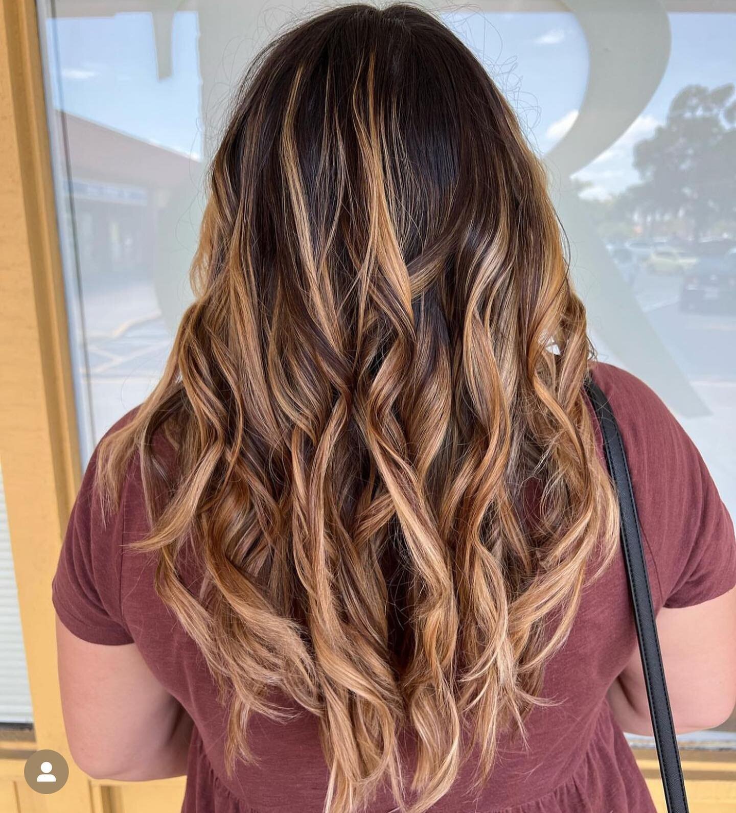 Artist - Corinna @cmyersbeauty 

Brought up this beauty&rsquo;s #highlights for a glowing refreshed look 👀 

#hair #hairstyles #haircut #haircolor #hairstylist #hairtransformation #hairfashion #hairgoals #hairideas #balayage #balayagehighlights #sar
