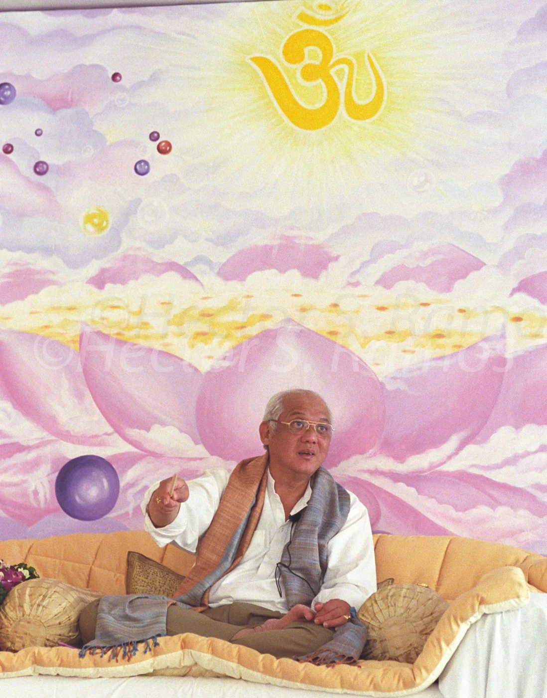 the guru points the way (1).JPG