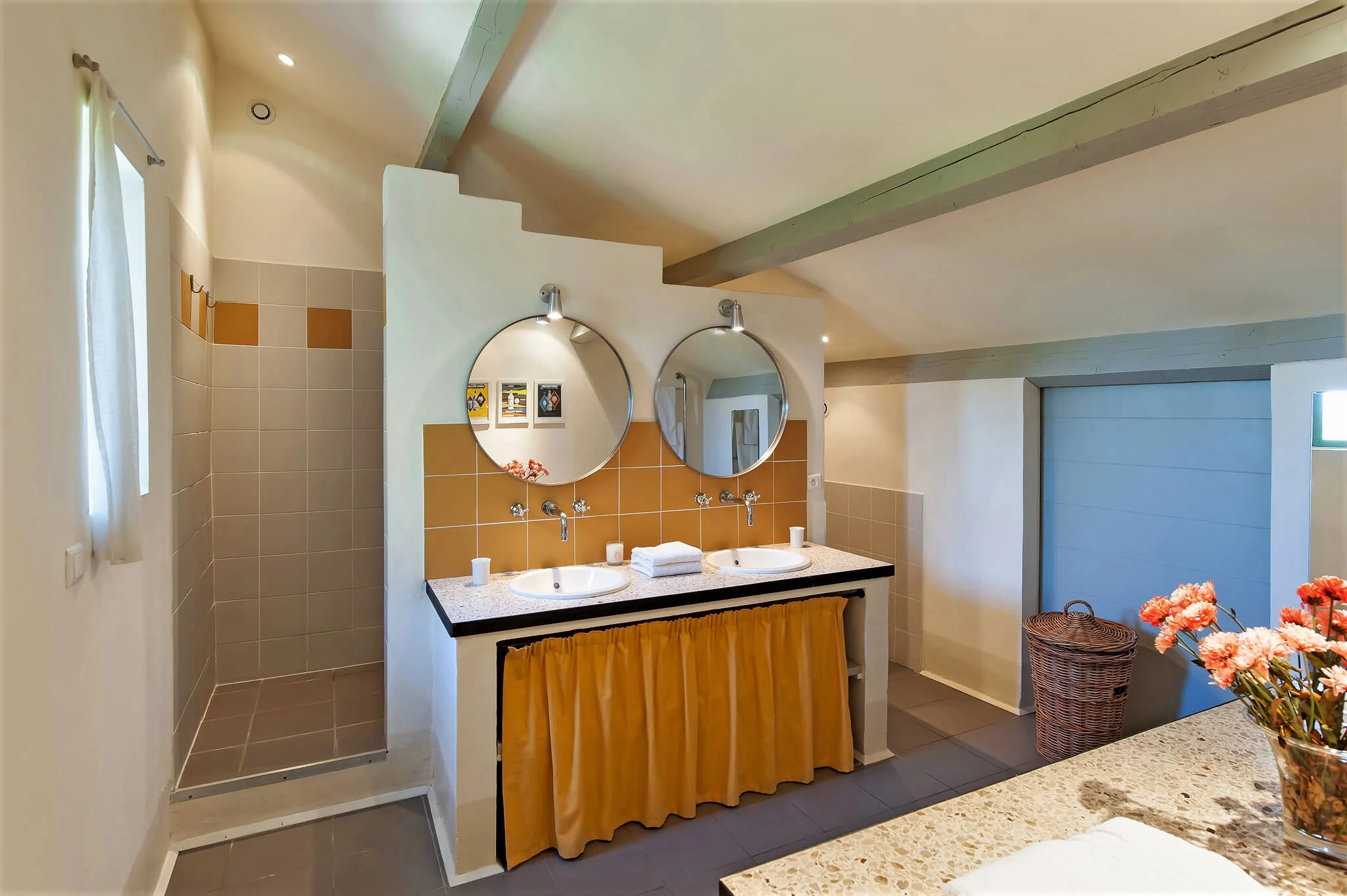 cai3-17jh-33-bathroom1.jpg
