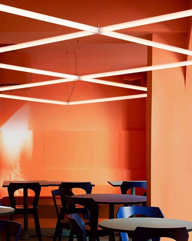 Another perspective on the light installation @bistroleoparden 🙌🏼 &mdash;

Photo by: @idhalindhag_photographer 
Interior: @uglycute_stockholm 
Lighting design: @orbium_light 
#bistroleoparden #lighting #design #interior #restaurant #stockholm