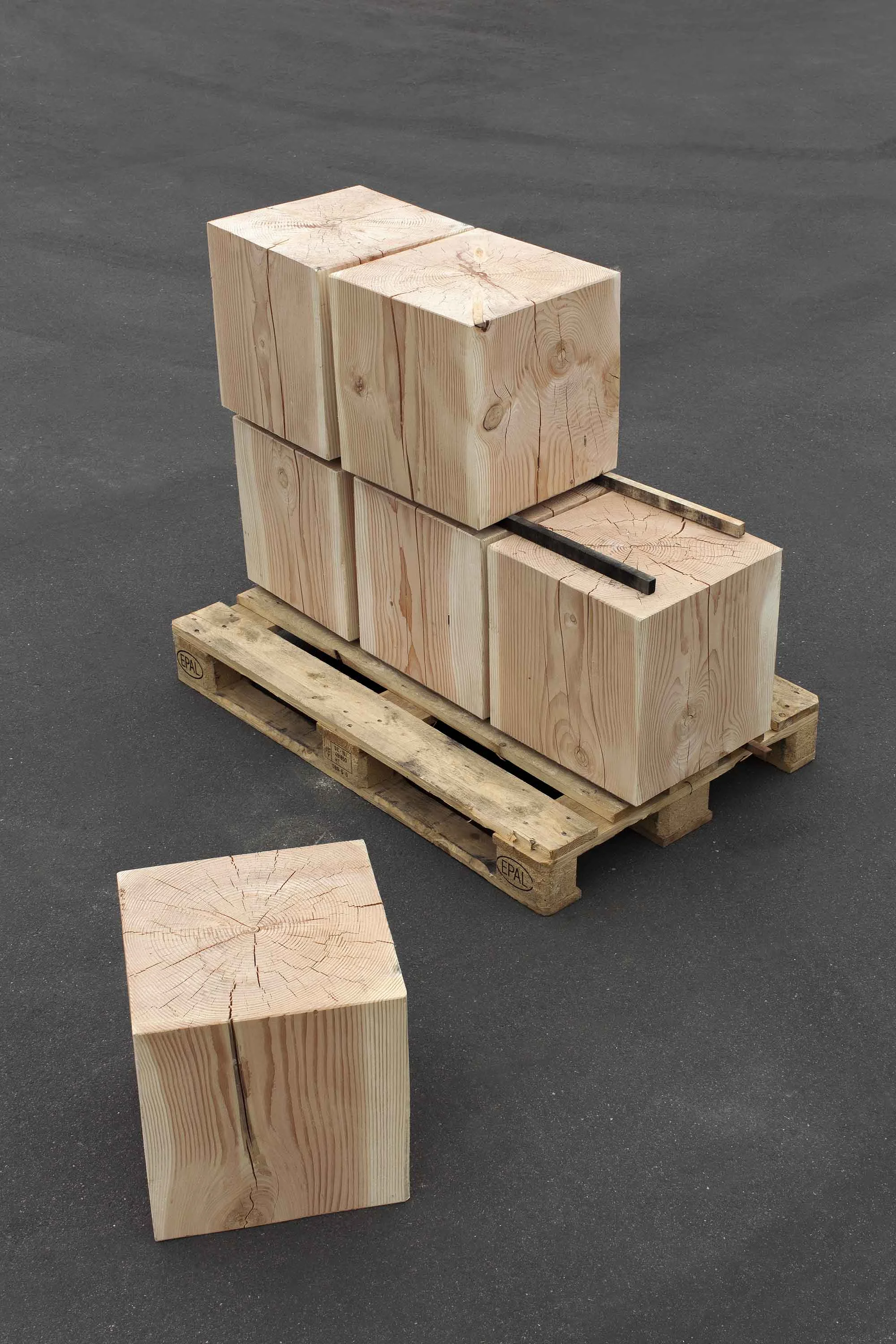 VENDU / SOLD OUT Cube Douglas 40 x 40 x 40 cm More info