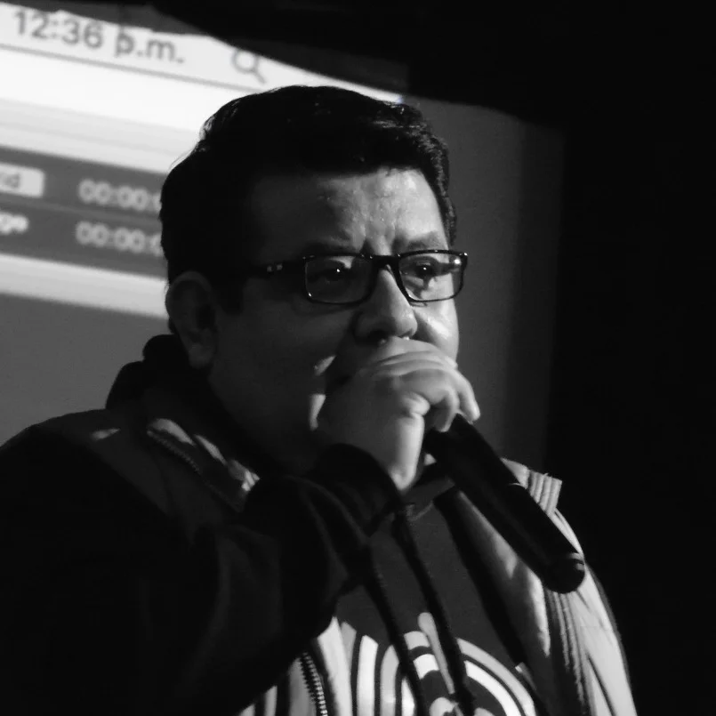 Rich Solís Diseñador de Audio con más de 19 años en el medio audiovisual, ha trabajado para agencias de publicidad así como el diseño de audio para radiodifusoras. Locutor Comercial. Productor en Ruido Blanco ricardosolis.com