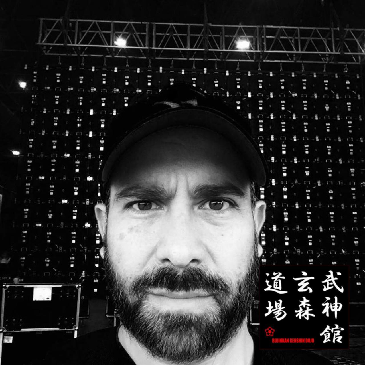 Alfredo Martell Locutor de varios programas, algunos como “la Otra Cara del Rock” en Órbita en el 105.7, que se colocó durante mucho años como el programa más escuchado en la FM, fue parte fundamental de la creación del ViVe Latino y el festival Música para los Dioses y el Snickers Urbania, entre muchos otros. Hoy está dispuesto a seguir haciendo más ruido de lo normal en Ruido Blanco. MC Experiential MKT