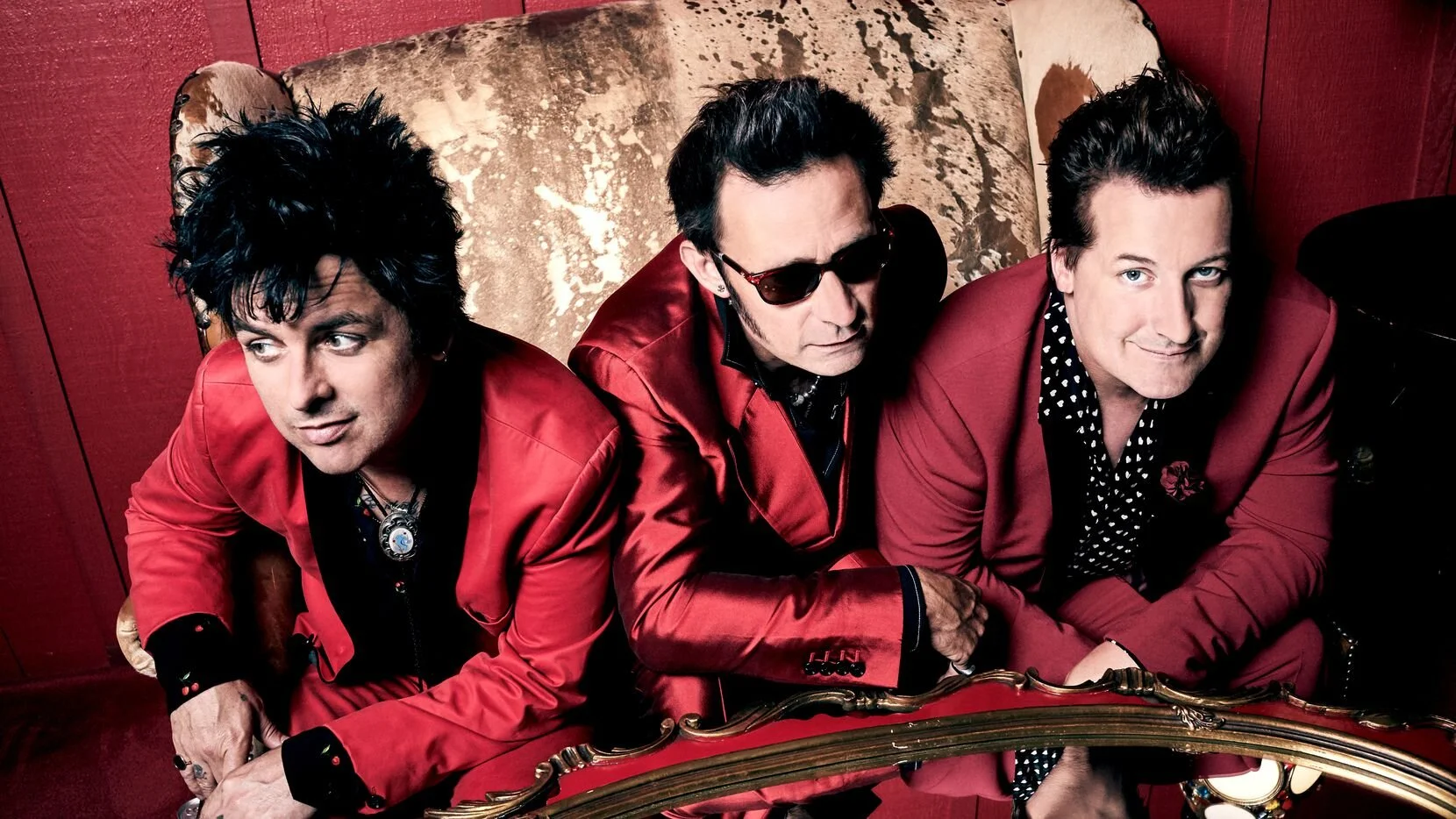 Green Day da un golpe de autoridad con su álbum "Father Of All Motherfuckers"