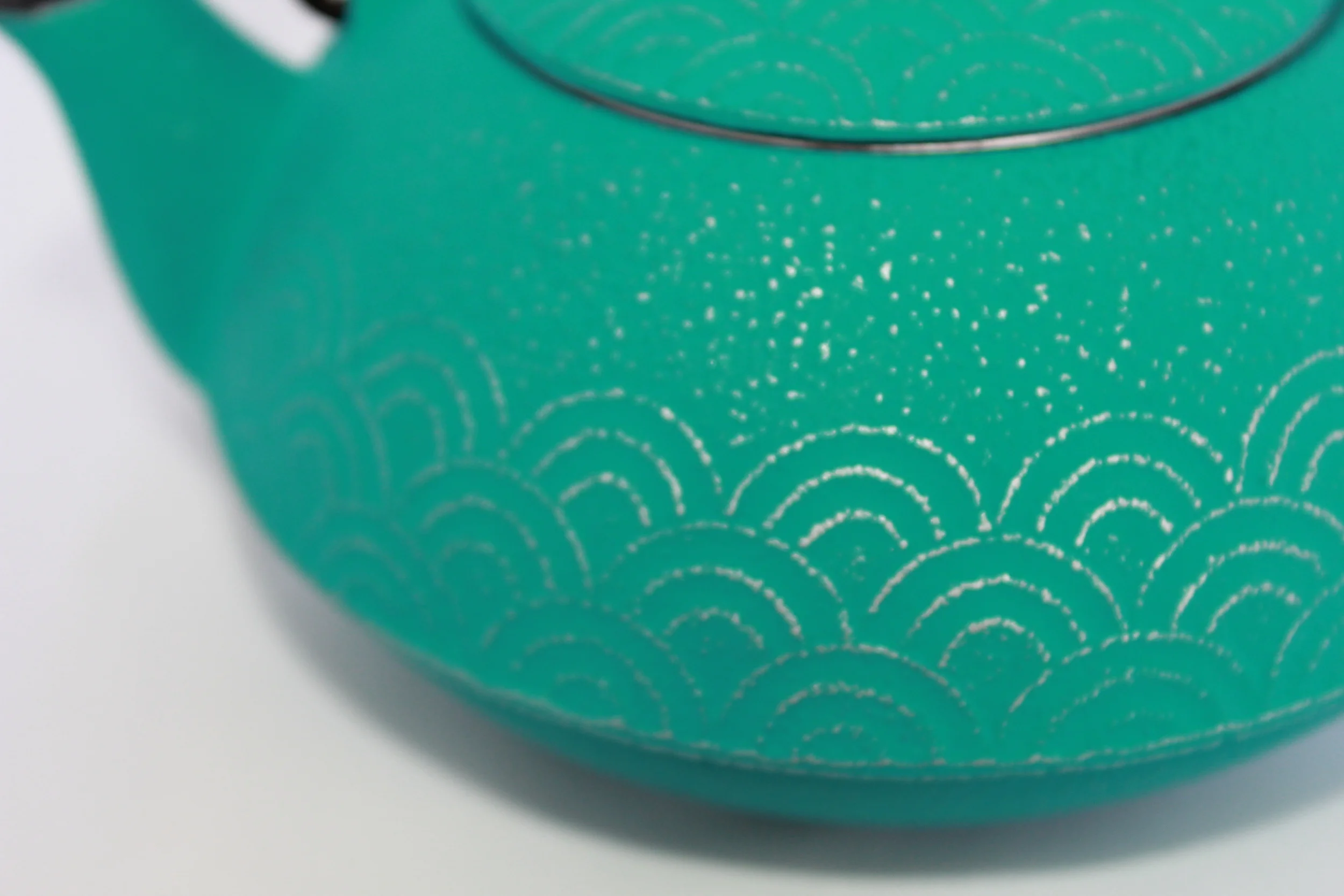 IWACHU Cast Iron Japanese Teapot SEIGAIHA