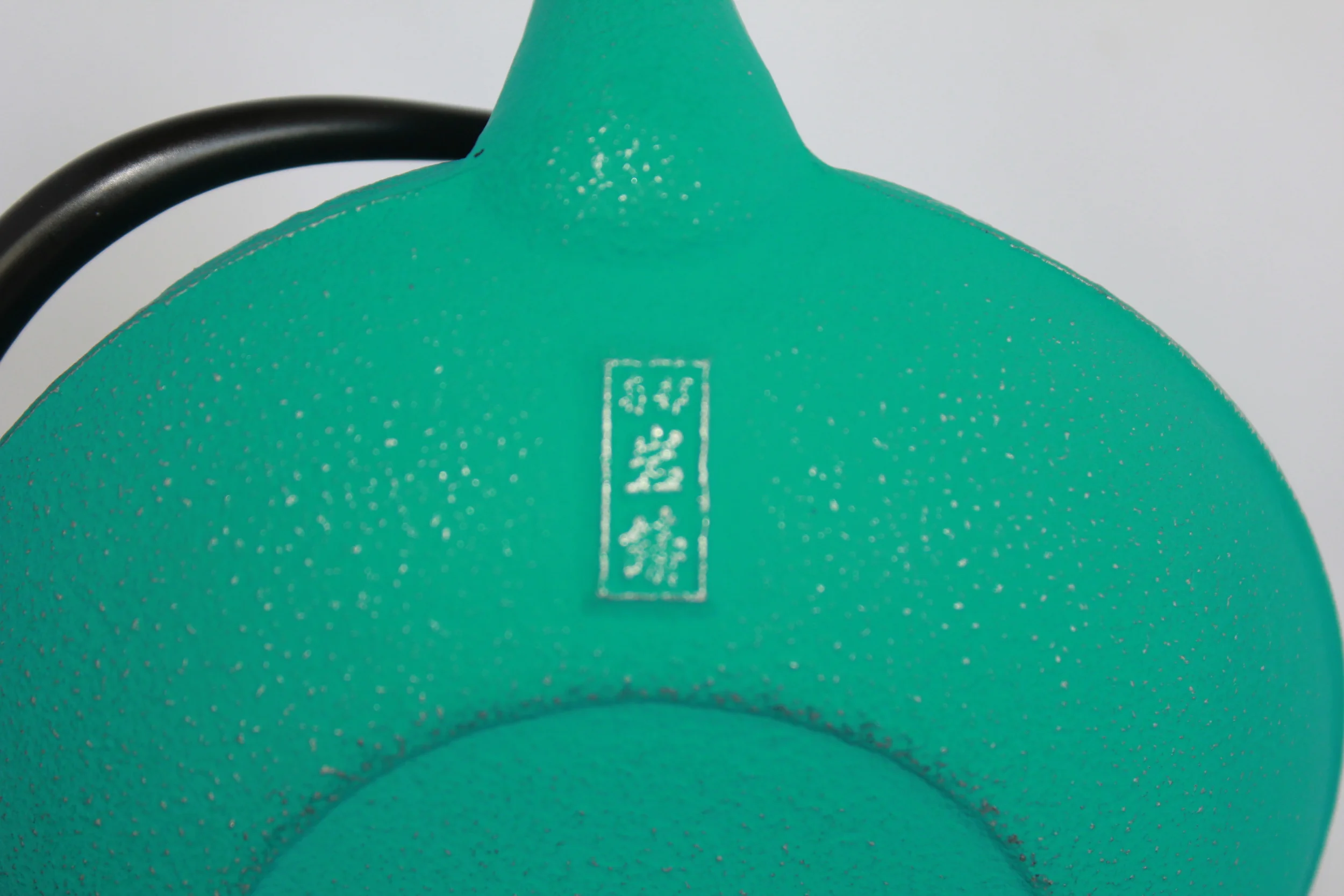 IWACHU Cast Iron Japanese Teapot SEIGAIHA Logo