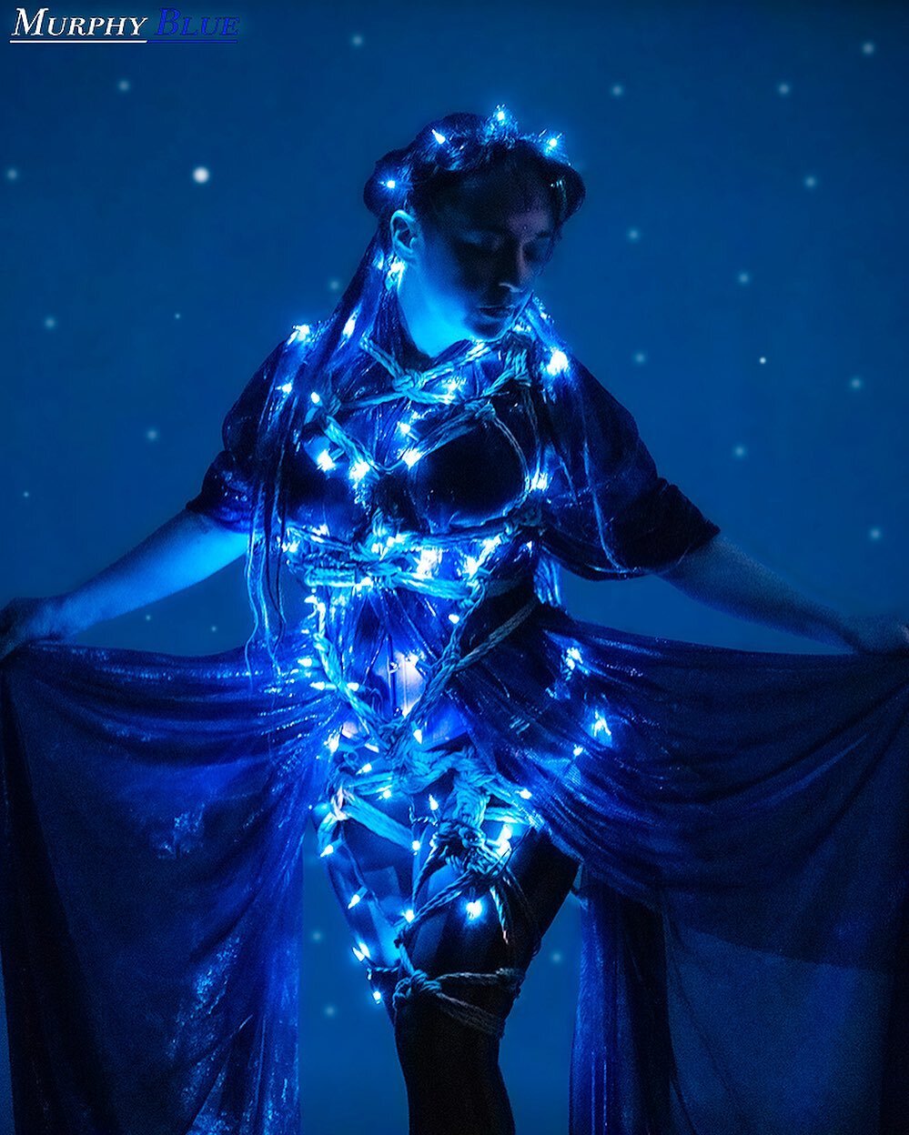 No matter what holidays you celebrate this winter, if any, may the stars shine their favor down upon you. 

#bluerope #shibari #ropetime #kinbaku #ropebondageart #studiobondage #holidayshibari #ropefortheholidays