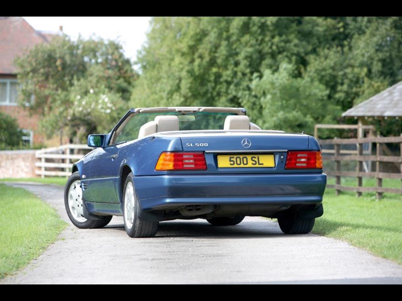 Mercedes_SL__R129__ID58044_880x587.jpg