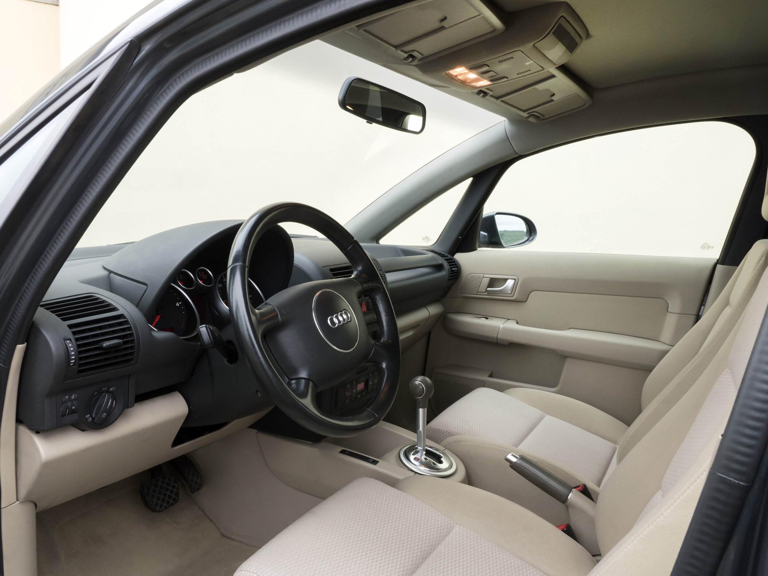 Audi A2 interior: tough, functional, industrial – hardly luxurious