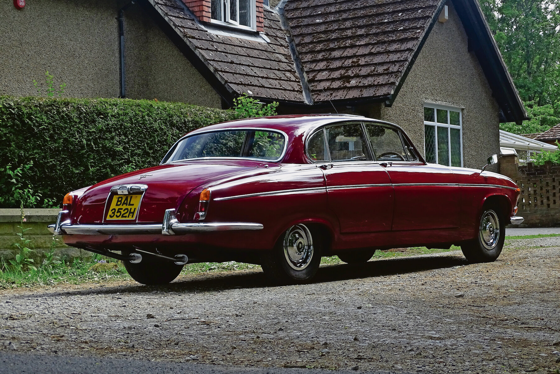 Forever undervalued – the big Jaguar 420G represents grace, pace and space turned up to 11…