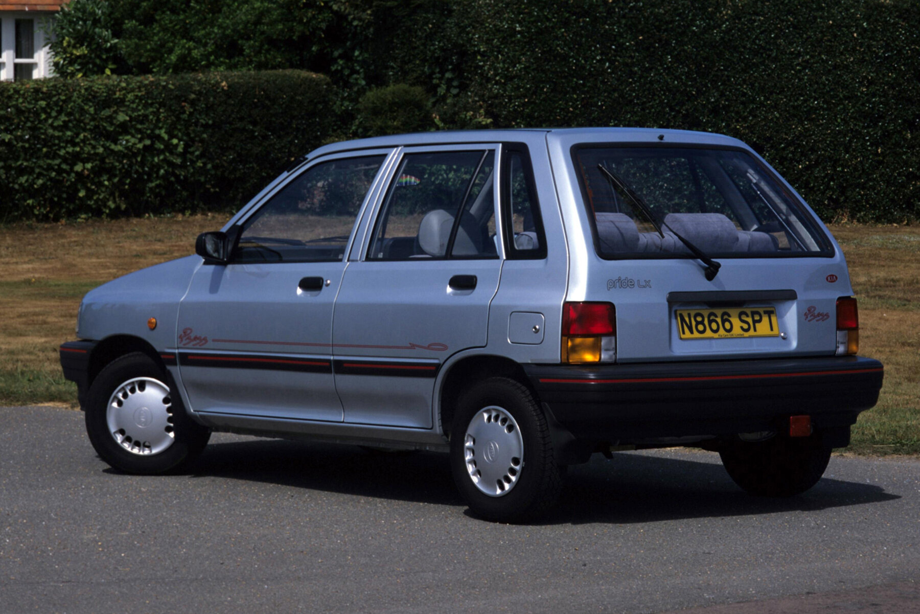 kia_pride_5-door_uk-spec_2.jpg