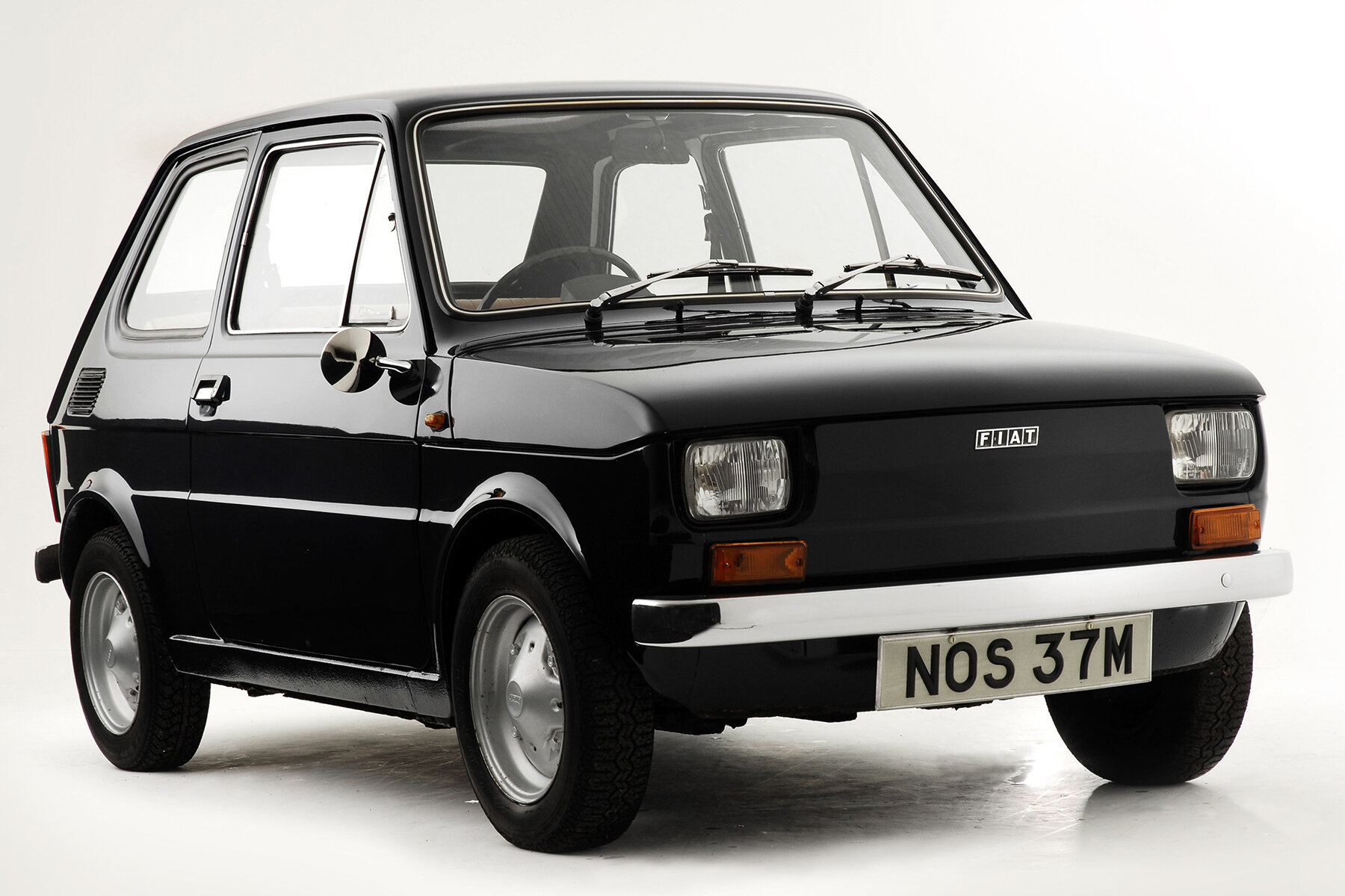 In a era of front-wheel drive superminis, the Fiat 126 remained stubbornly rear-engined – today, it’s the car’s classic scene signature.