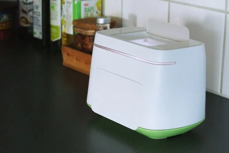 Nutri Printer For people who need some extra support we designed 3D printer providing personalized Nutri Drops that help users fight vitamin or mineral deficiencies they might experience.