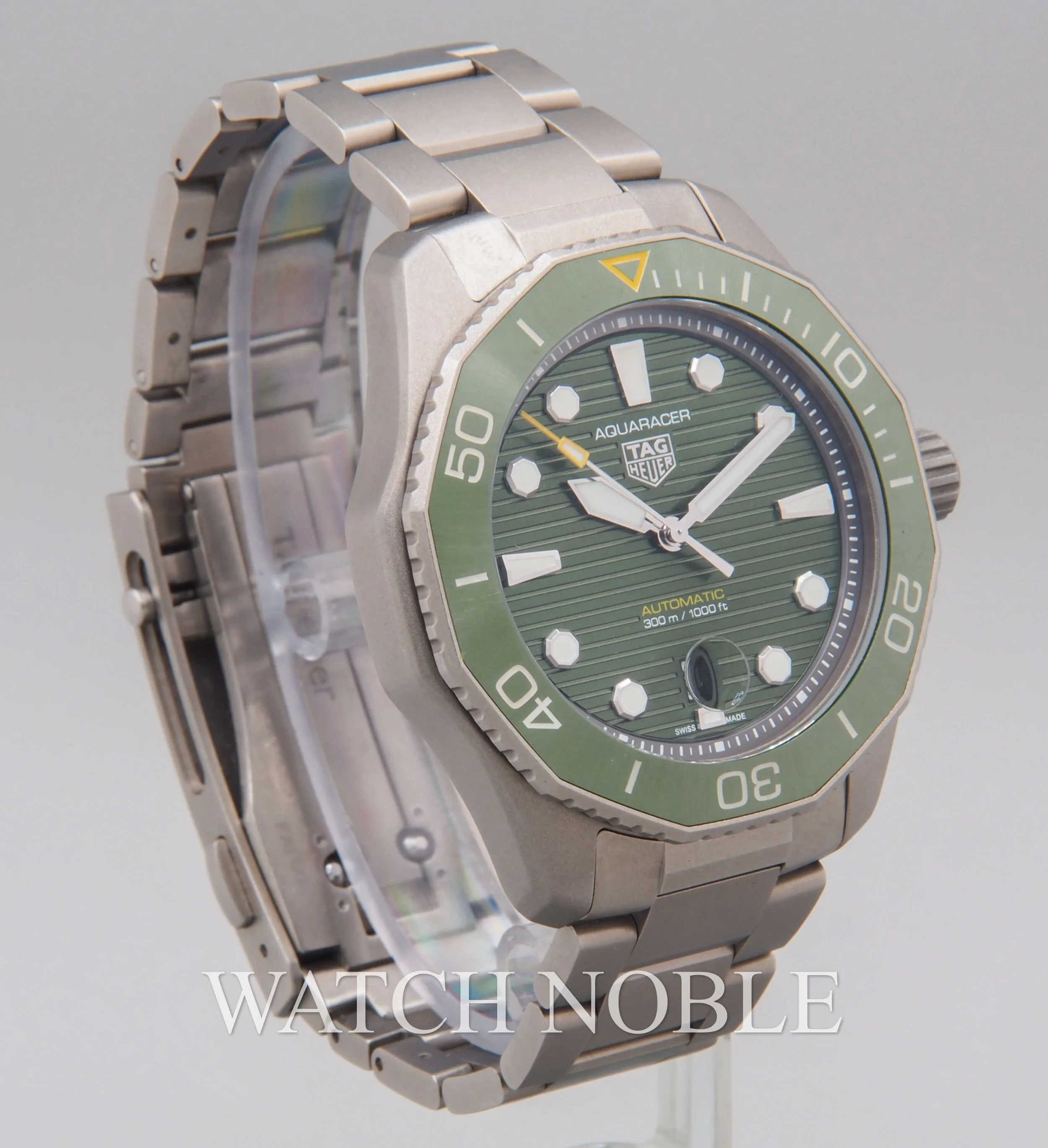 Pre-owned Tag Heuer Aquaracer Green Dial Titanium 43mm Men's Watch WBP208B.BF0631