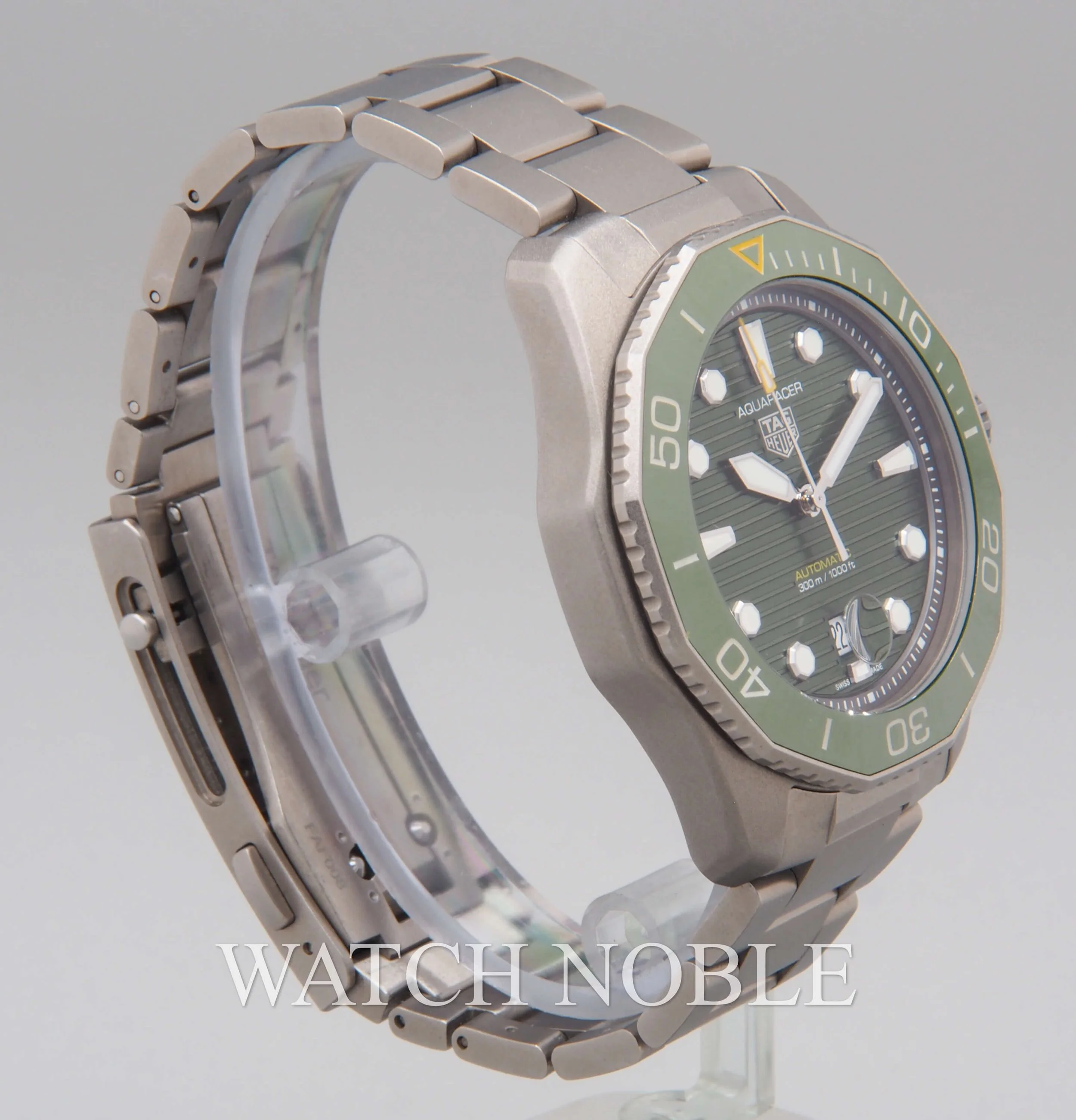 Pre-owned Tag Heuer Aquaracer Green Dial Titanium 43mm Men's Watch WBP208B.BF0631