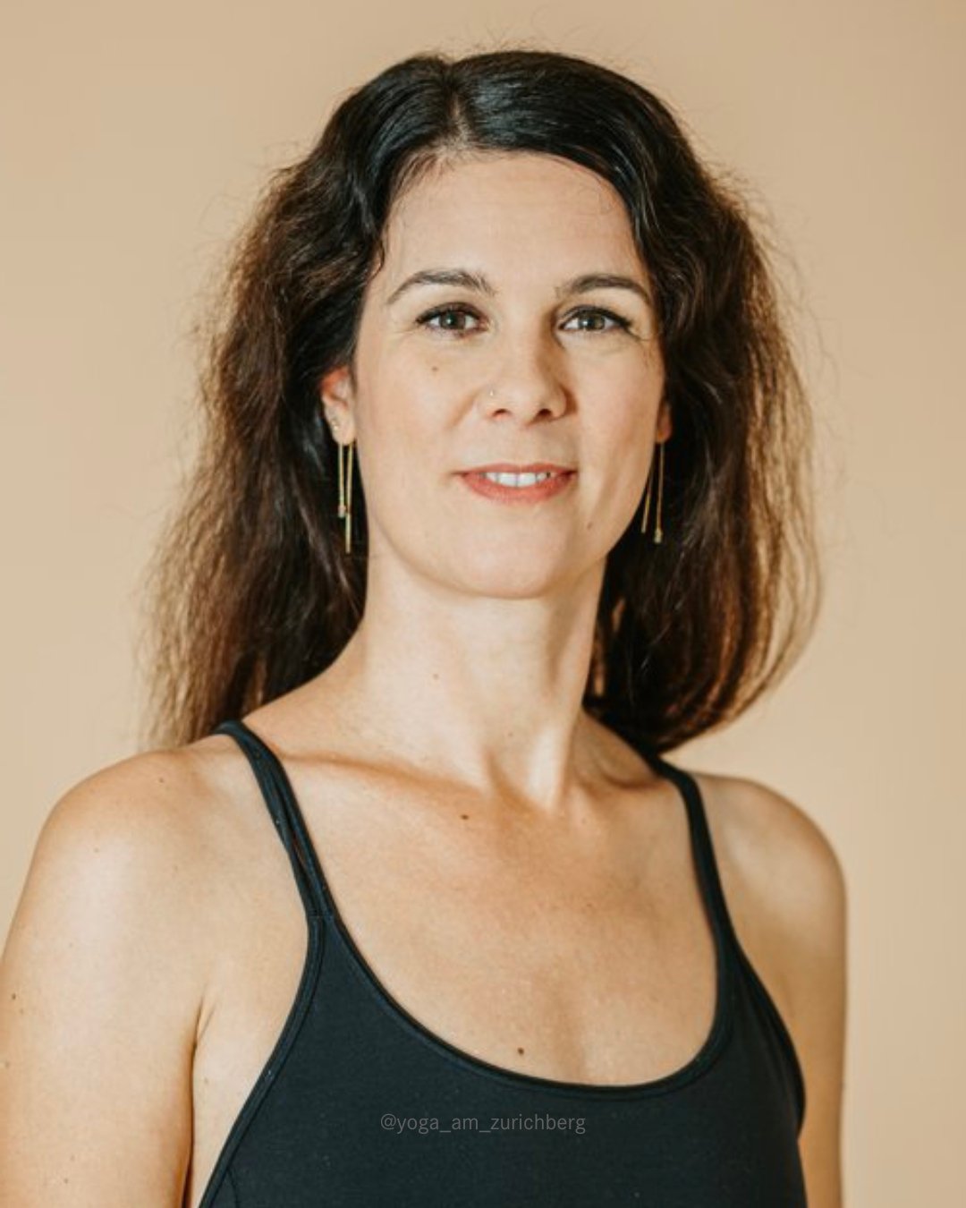 Lerne Claudia kennen &ndash; Gr&uuml;nderin von Yoga am Z&uuml;richberg 🙏

Claudias Yoga-Weg begann im Jahr 2005 als Ausgleich zu ihrem anspruchsvollen Berufsalltag als Wirtschaftspr&uuml;ferin. Seitdem begleitet Yoga sie im t&auml;glichen Leben und