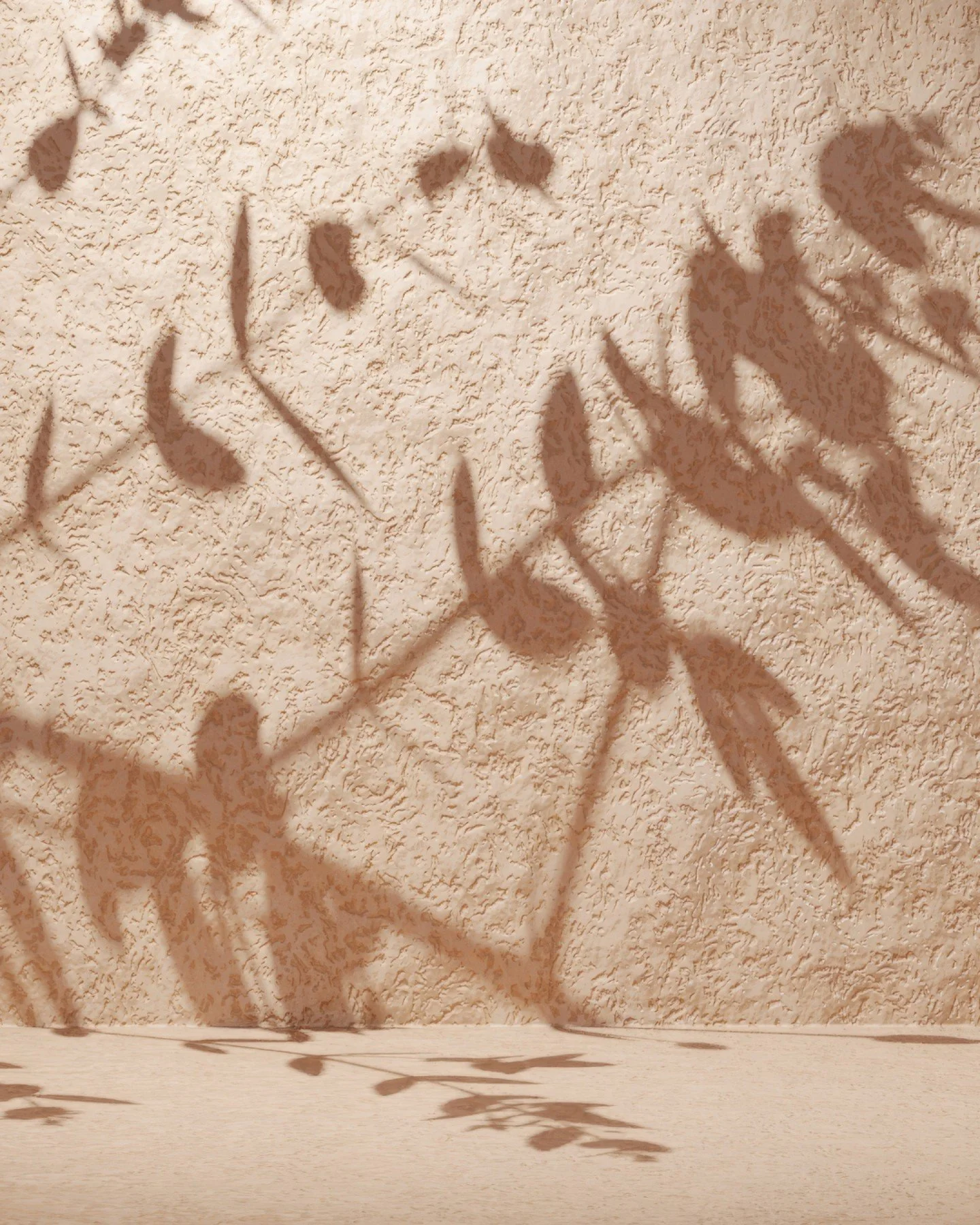 Yoga ist kein Lifestyle. Es ist eine Rückkehr zu dir selbst.
Yoga ist kein ästhetisches Ziel, sondern ein Weg nach innen.
Es lädt dich ein, still zu werden, dich selbst zu spüren –
und dich daran zu erinnern, dass du bereit