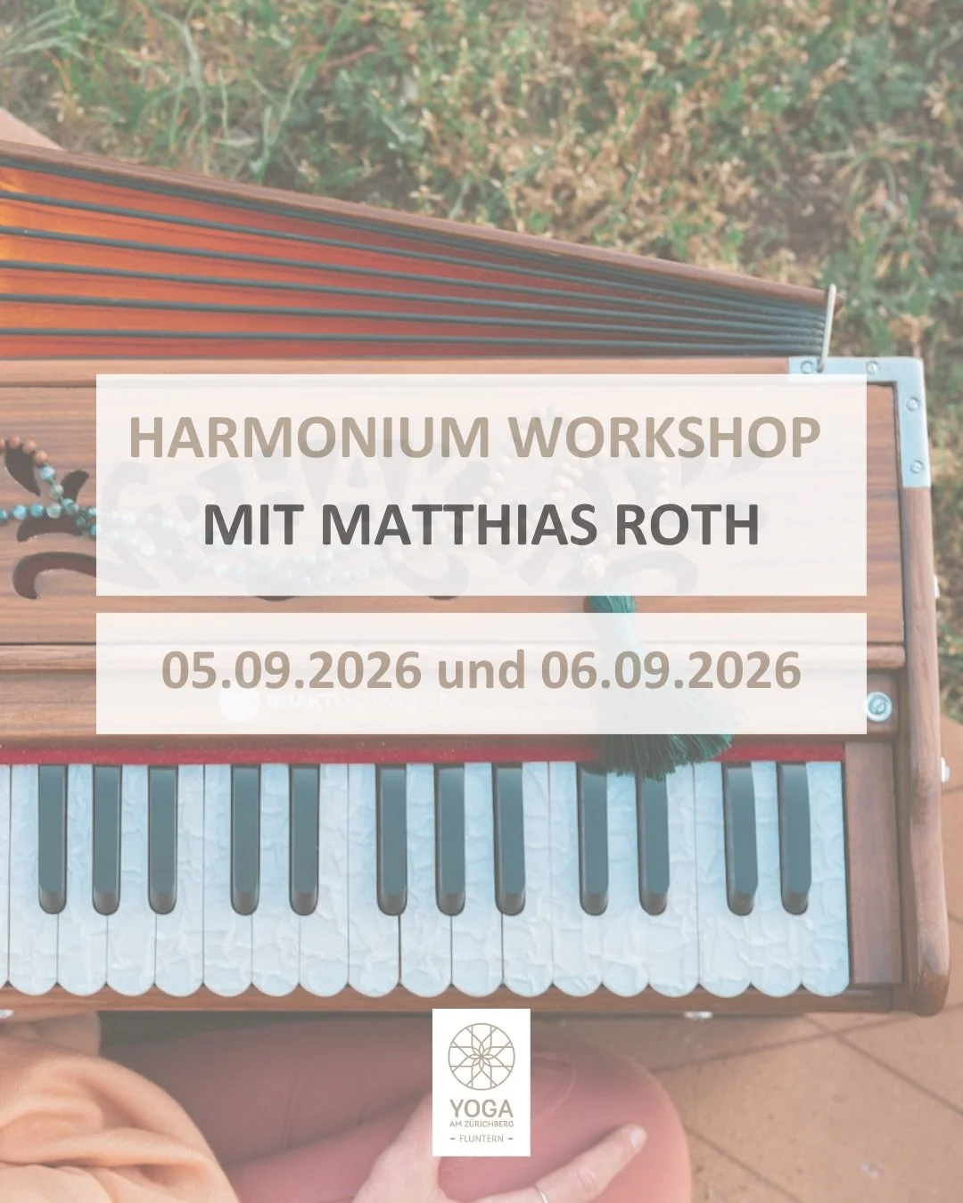 ✨Harmonium Workshop mit Matthias Roth ✨

Entdecke die Welt des Harmoniums und lerne, Mantras mit Leichtigkeit zu begleiten. In einer entspannten Atmosph&auml;re f&uuml;hrt dich @matthuji_music Schritt f&uuml;r Schritt in das Harmoniumspiel ein, ganz 