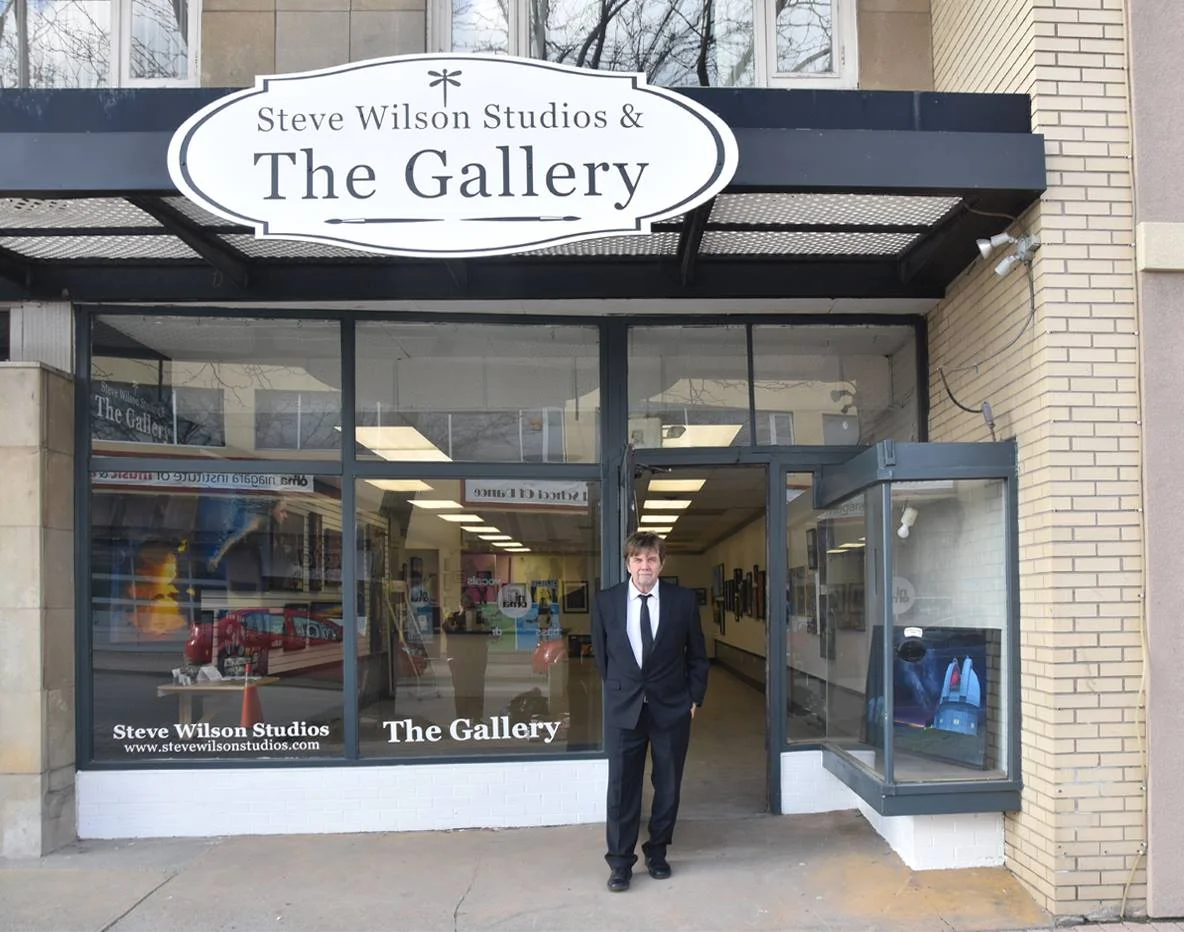 Steve in front of his beautiful gallery in Niagara Falls.