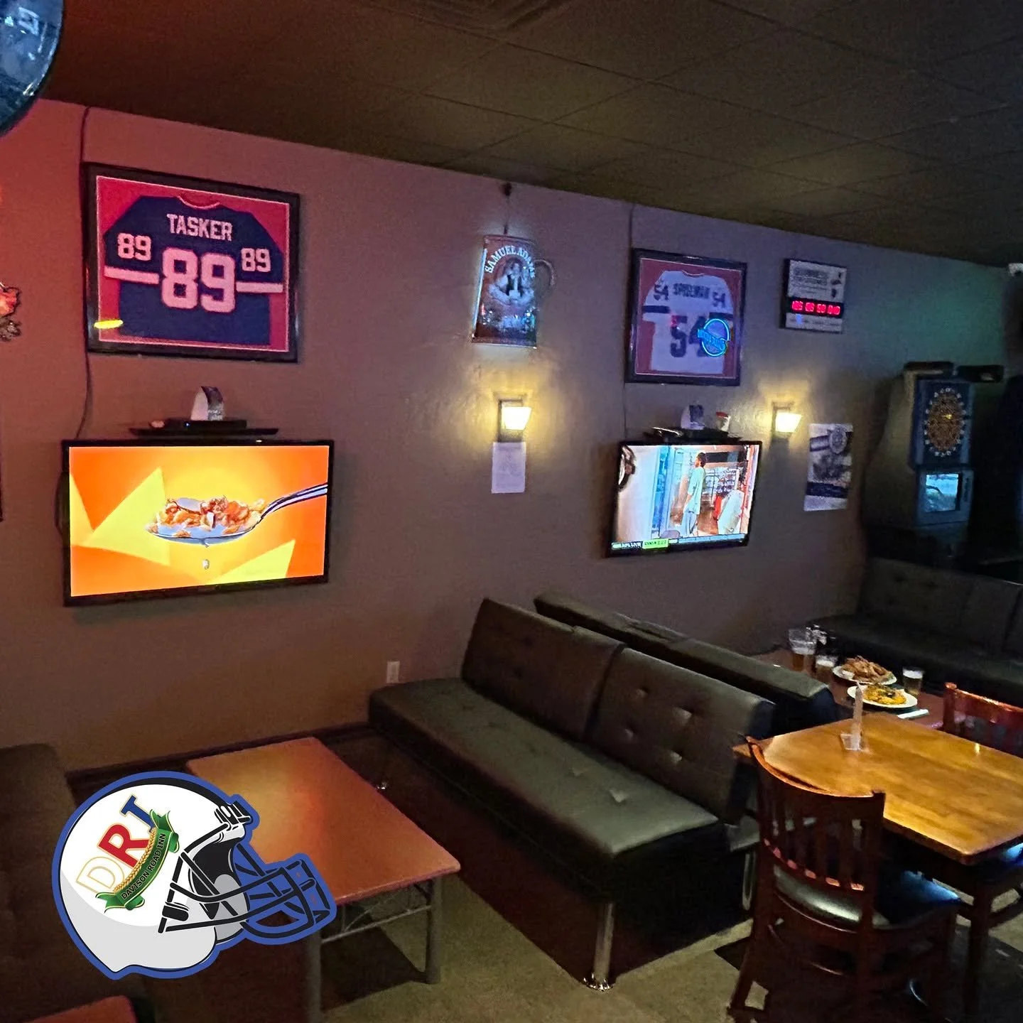 𝐂𝐨𝐦𝐞 𝐭𝐨 𝐃𝐑𝐈 𝐅𝐨𝐫 𝐭𝐡𝐞 𝐁𝐢𝐥𝐥𝐬 𝐆𝐚𝐦𝐞 𝐓𝐨𝐧𝐢𝐠𝐡𝐭 𝐚𝐧𝐝 𝐄𝐧𝐣𝐨𝐲 𝐒𝐨𝐦𝐞 𝐁𝐞𝐞𝐫𝐬 𝐚𝐧𝐝 𝐖𝐢𝐧𝐠𝐬 𝐰𝐢𝐭𝐡 𝐅𝐫𝐢𝐞𝐧𝐝𝐬! 🍺🏈

We have big TVs, a great atmosphere filled with fellow fans, and food and drink specials duri