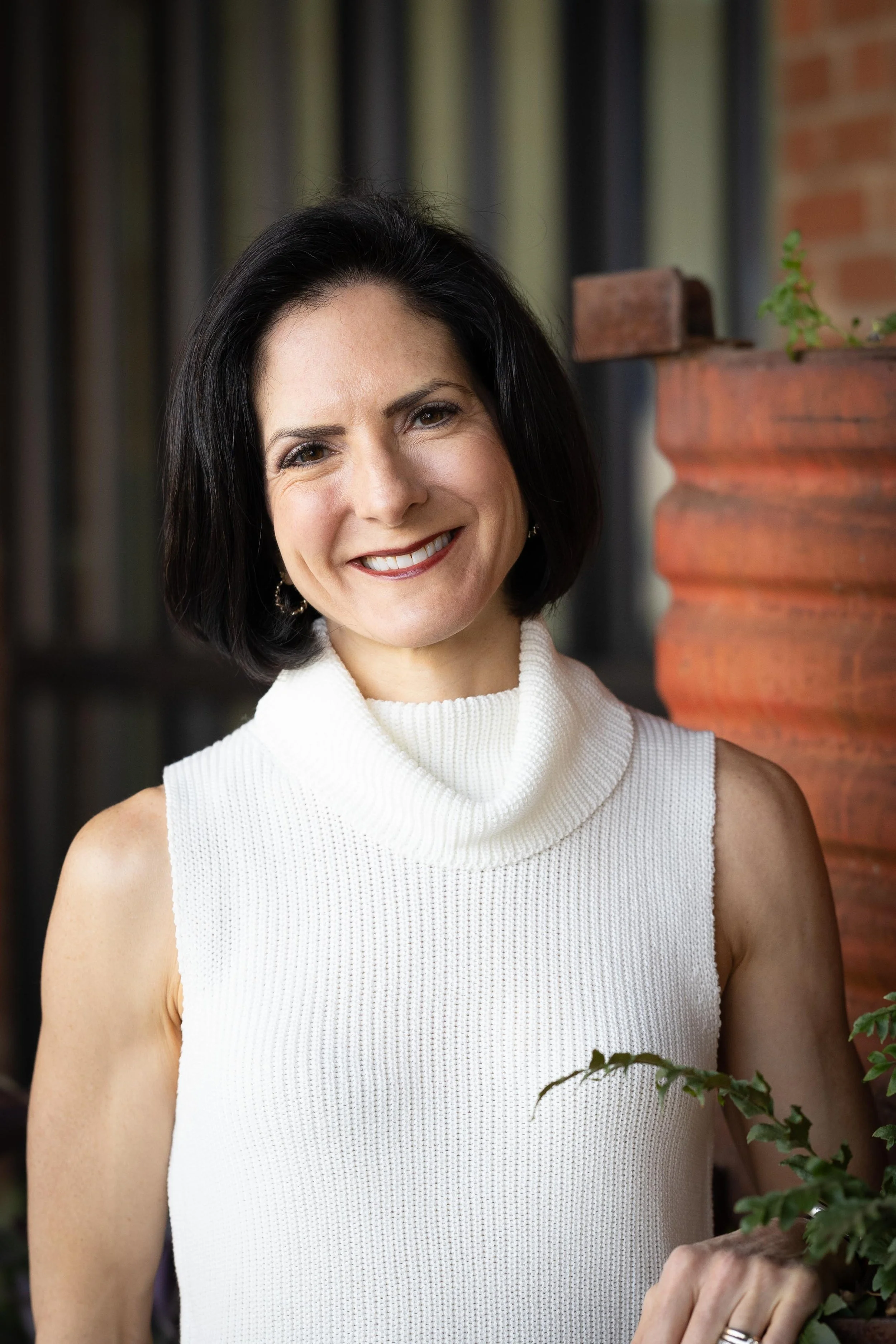 AnnieDixonheadshot24-3.jpg