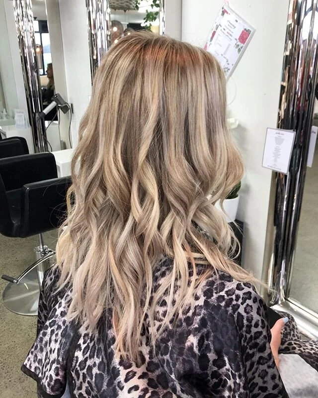 Full head of foils &amp; a nice ashy tone on  @highelf_hannah ⚡️ wish we did a before photo! 😬 #blondie  #ashyblonde  #ghdwaves