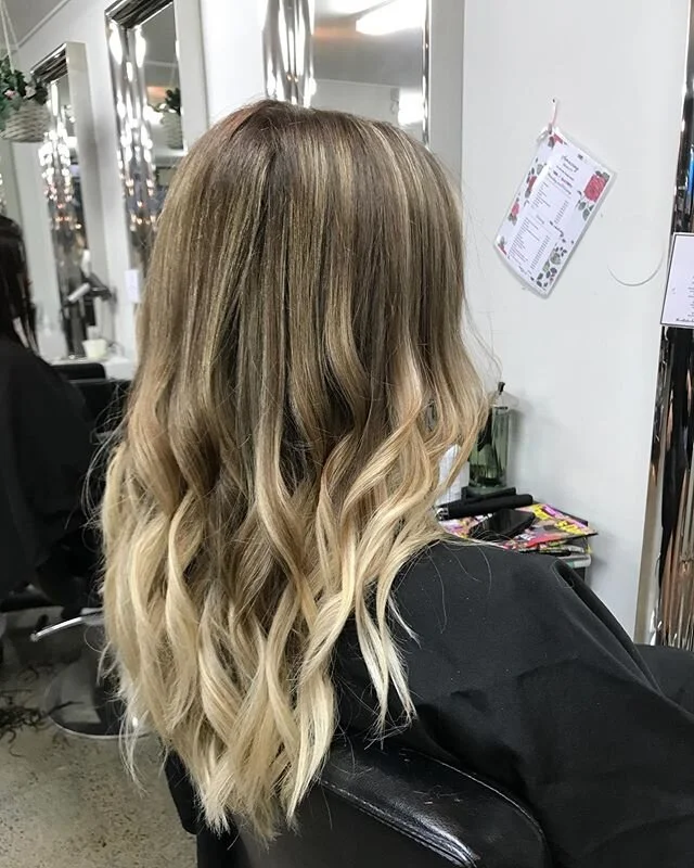 Beautiful sun kissed balayage for @caitlynmentzer ☀️💫 #balyagehighlights #thecollectivehairandbeauty #naturalblonde