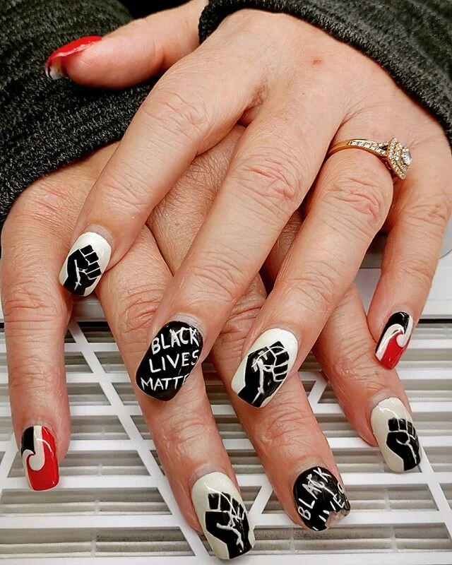 Are you a NAIL ART fan??
SWIPE left to see the Fresh nail art set.. Michelle loves to get her nails done especially with nail art and i am so happy that she appreciates my work. Michelle loved the Maori Flag and the colour combo for her nails.. after the BLM set of nails we continued to keep the flag nails and swap the other design with Aztec art. I love the black, white and red combo, its one of my fav combo. 
Ps: these are Michelle's natural long nails. 
#monaconailacademy #aztec #aztecnails #handpaintednailart #handpainted #nailart #nailartist #manicures #pedicures #dippingsystem #nailextensions 
#naturalnails