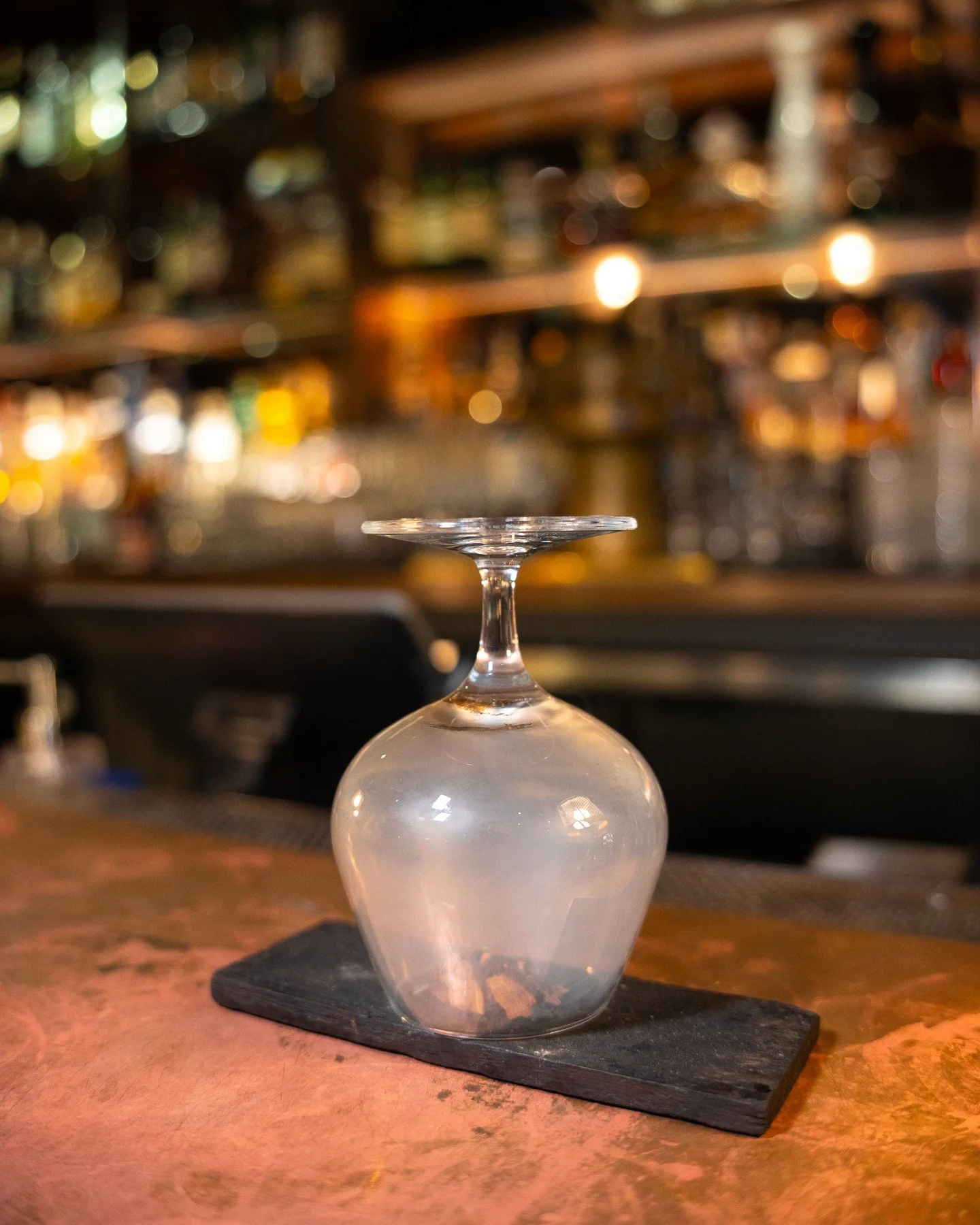 That &ldquo;almost Friday&rdquo; feeling hits different with a drink in hand.⁠
⁠
Let Double Knot take care of the rest. 🥂