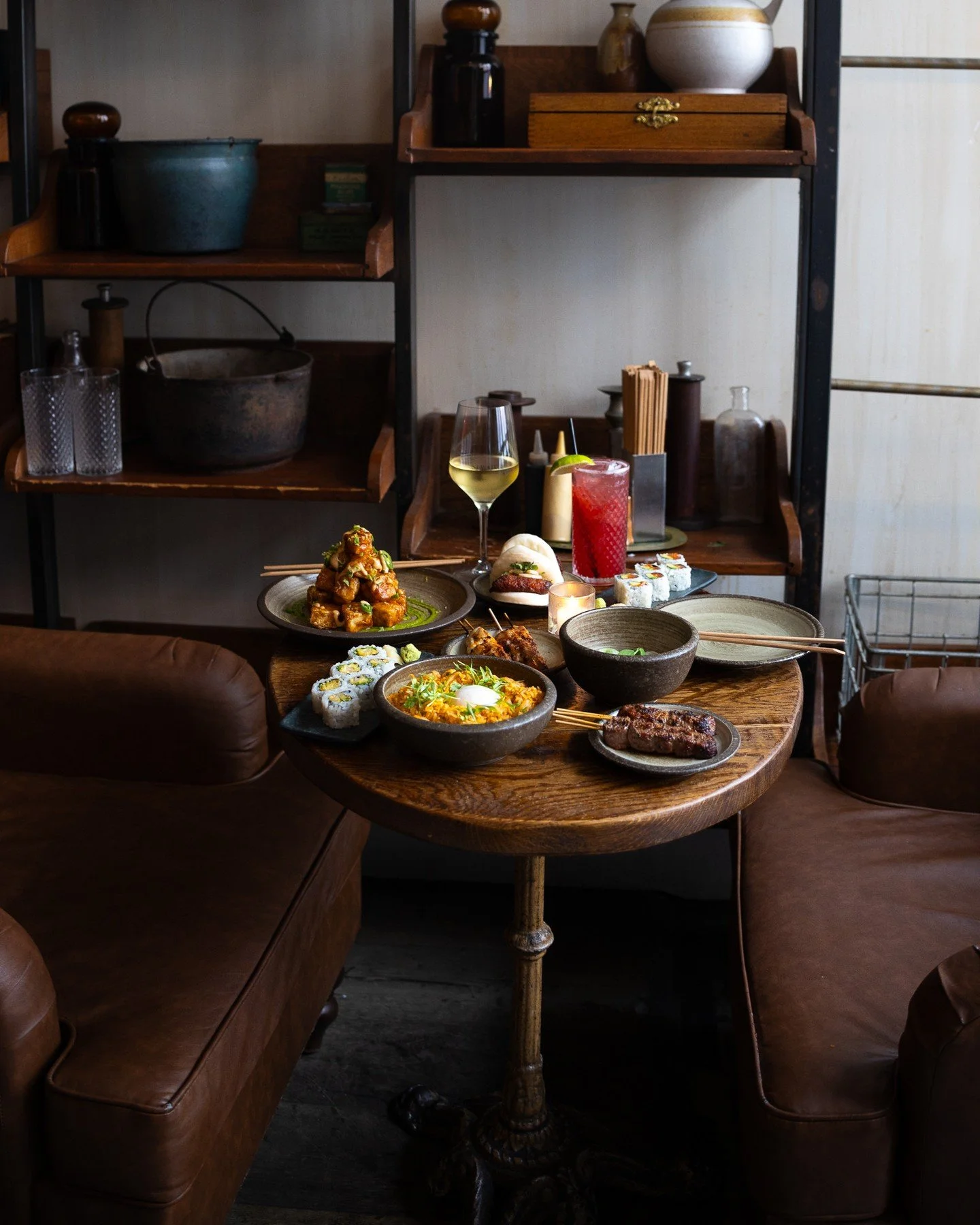 Why wait for the weekend? Happy Hour is 4&ndash;7 PM every day at Double Knot&hellip; don&rsquo;t be late! 🍸#doubleknot #sushi #phillyhappyhour