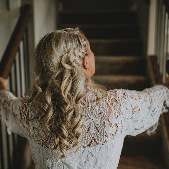 blonde or streaked hair add so much texture and depth to braids.
photo by @thegodards