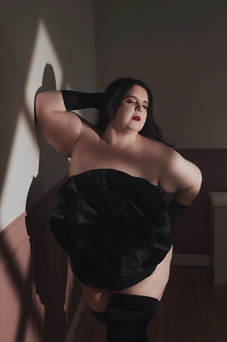 plus-size-boudoir-toronto-scandaleuse-woman-confidence-lingerie-burlesque-10.jpg