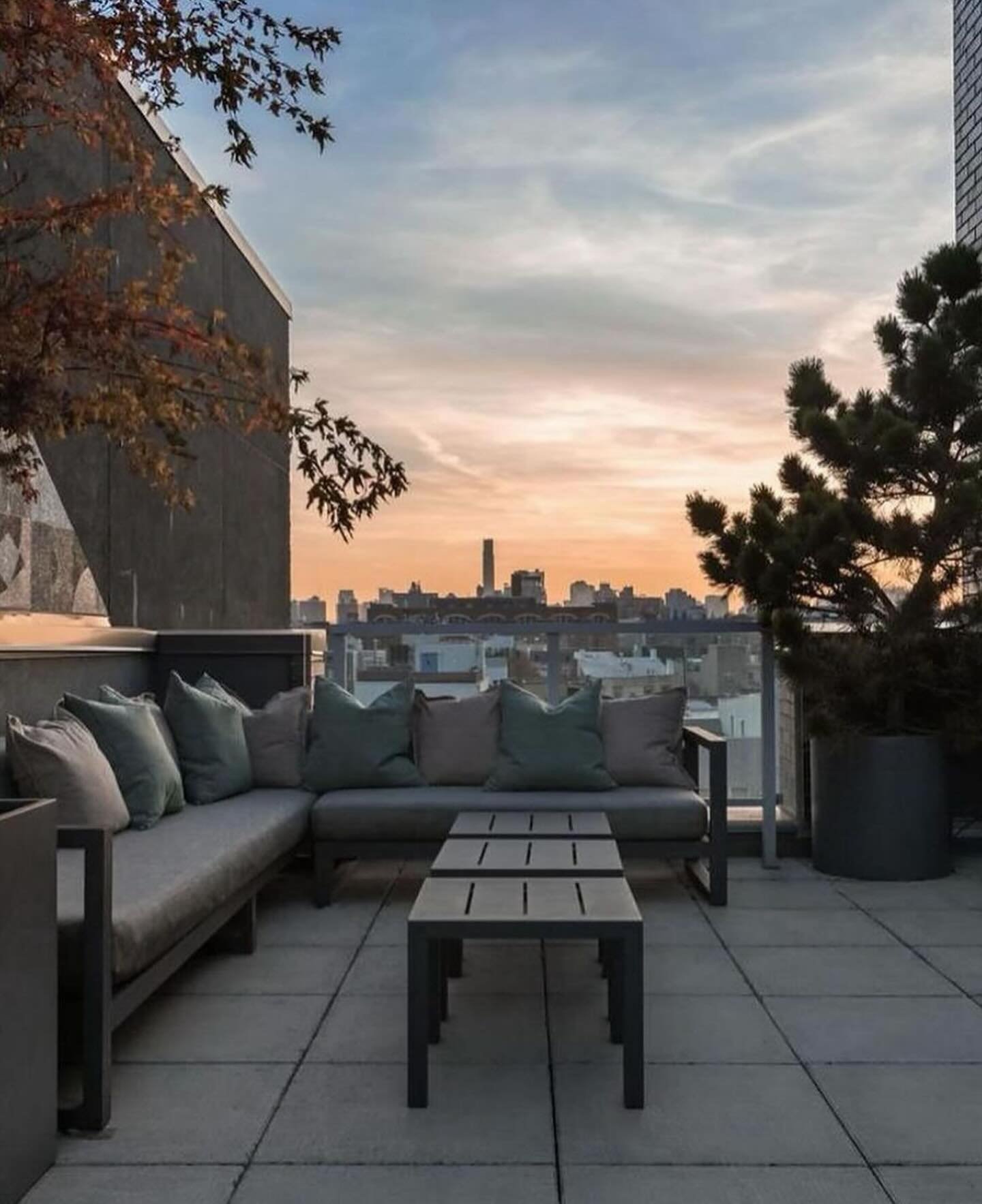 In Contract! ✍🏼 212 North 9th Street, Penthouse. Congratulations to our clients 🥂, and the buyers on your fabulous new home 🌇

Last Asking: $3,500,000

#cindyscholz&nbsp;#williamsburg&nbsp;#luxuryrealestate&nbsp;#nyc