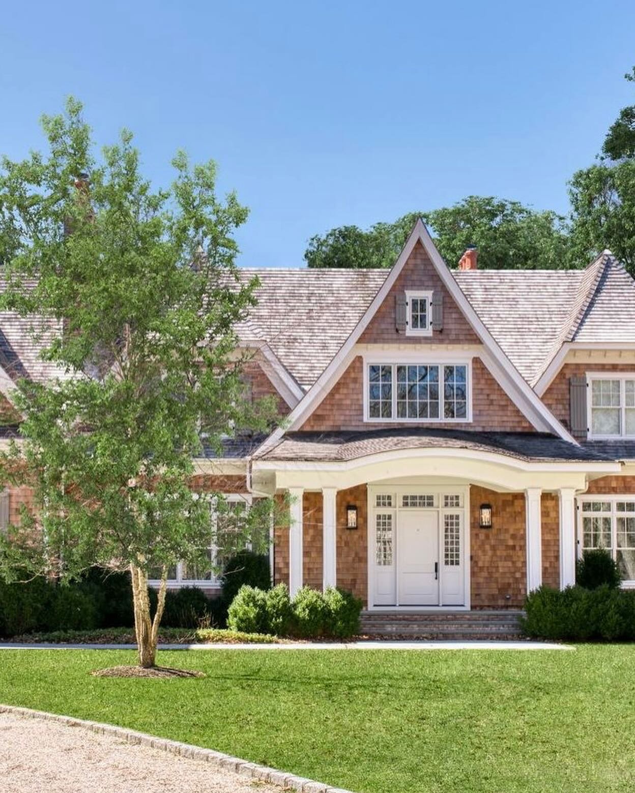 An exceptional 9,500 sqft. residence situated on a 2-acre corner lot, in the private community of North Haven Point 🍃🌳

This exquisite property offers an unparalleled combination of elegance, comfort, and premier amenities in a breathtaking setting
