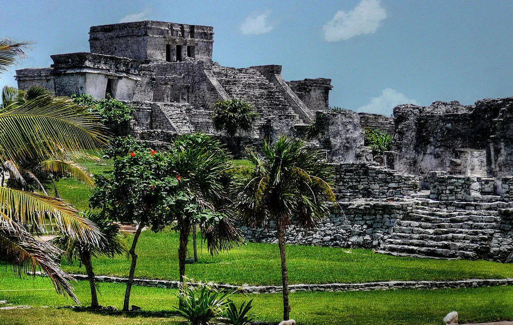 Pyramid at Tulum via Wikimedia Commons