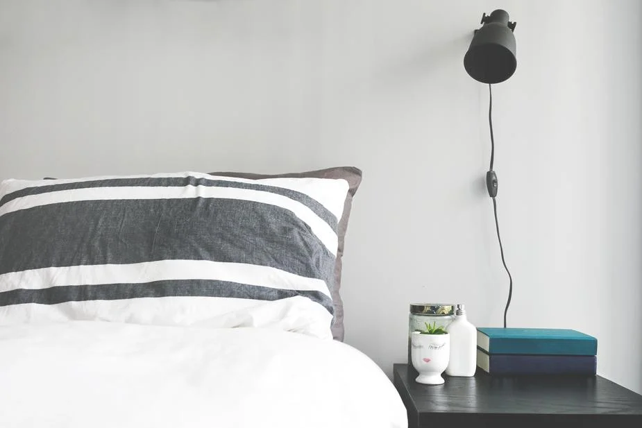bed-bedside-table_925x.jpg