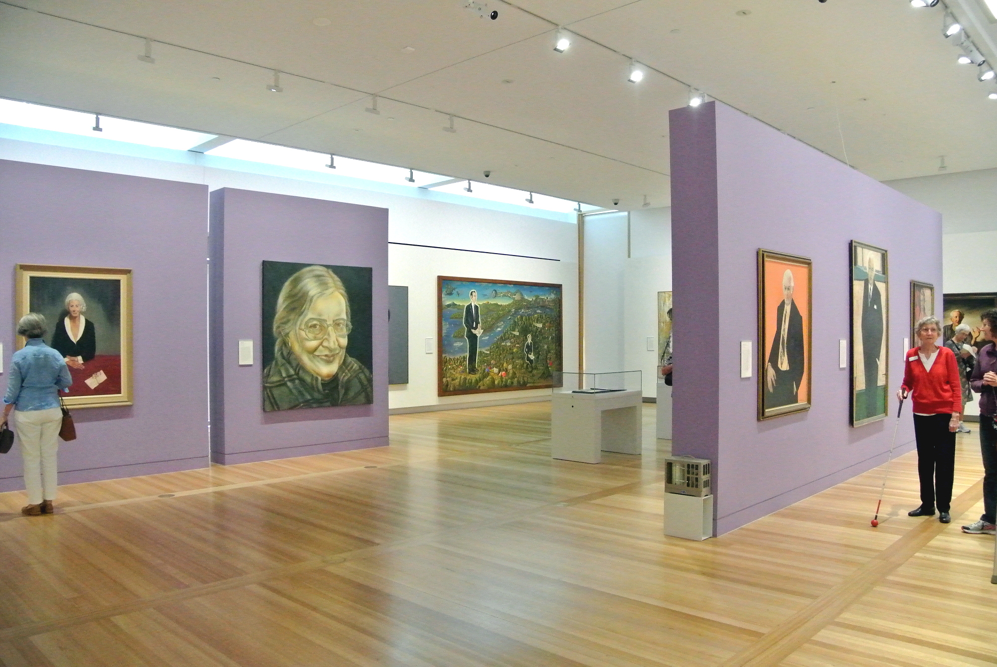 Fixed walls in collection spaces reduce construction waste. photo: Author