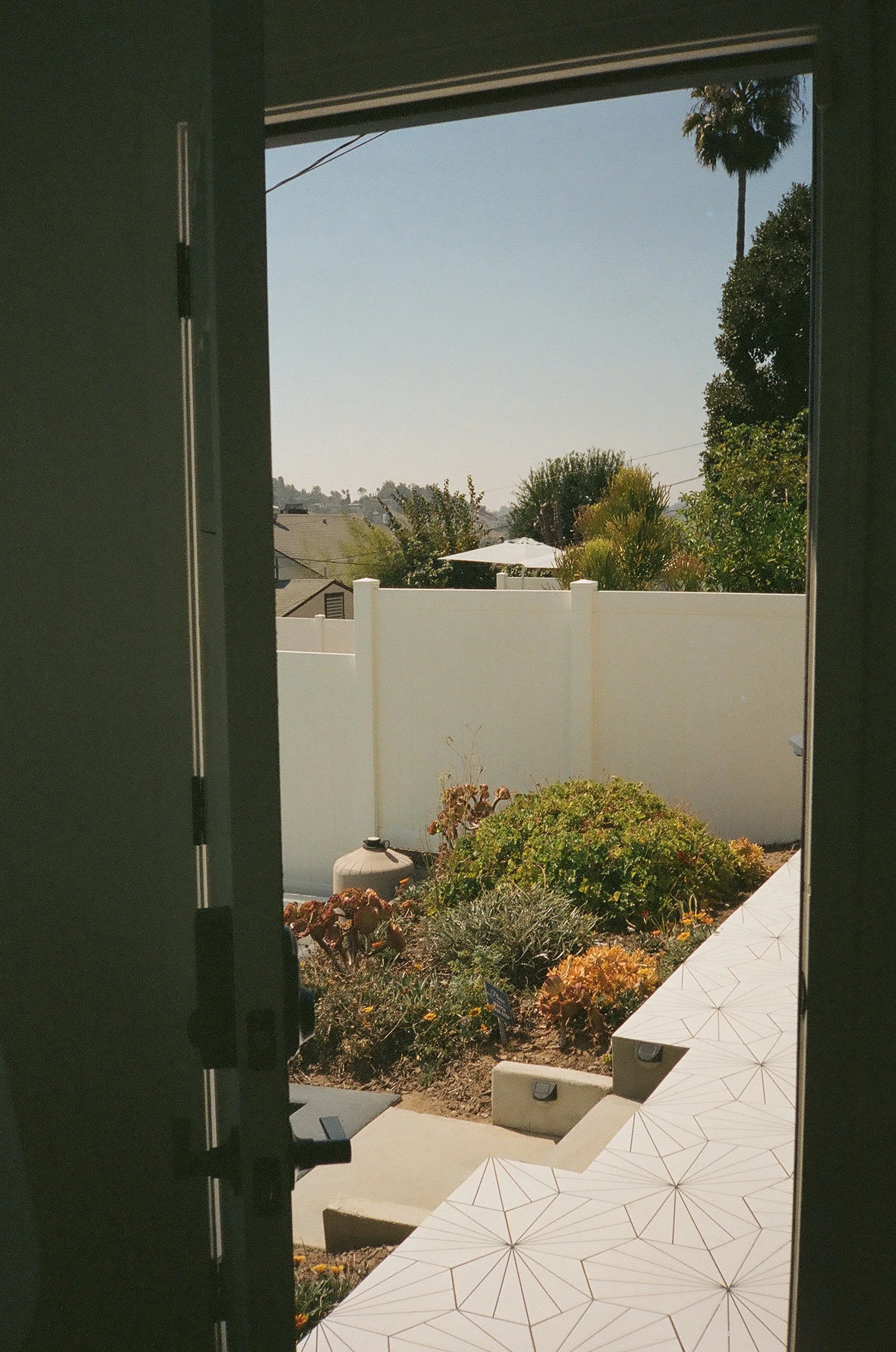 01360018_bnb.jpg