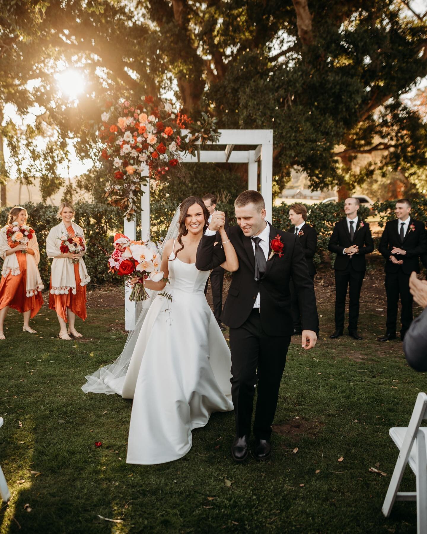 Hannah and Brad ✨

Married at @coolangatta_estate 
Florals by @aisleofeden 
Makeup by @caraghhayesmakeup